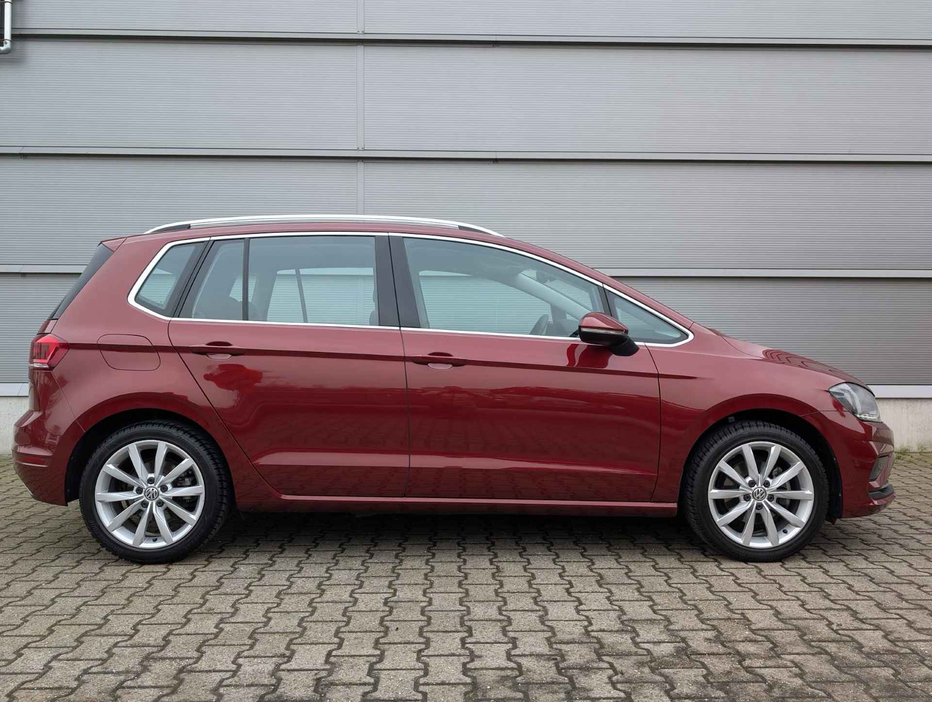 Volkswagen Golf Sportsvan 1.5 TSI 130pk DSG ACT Highline | Camera | Navigatie | Voorruitverwarming - 3/43