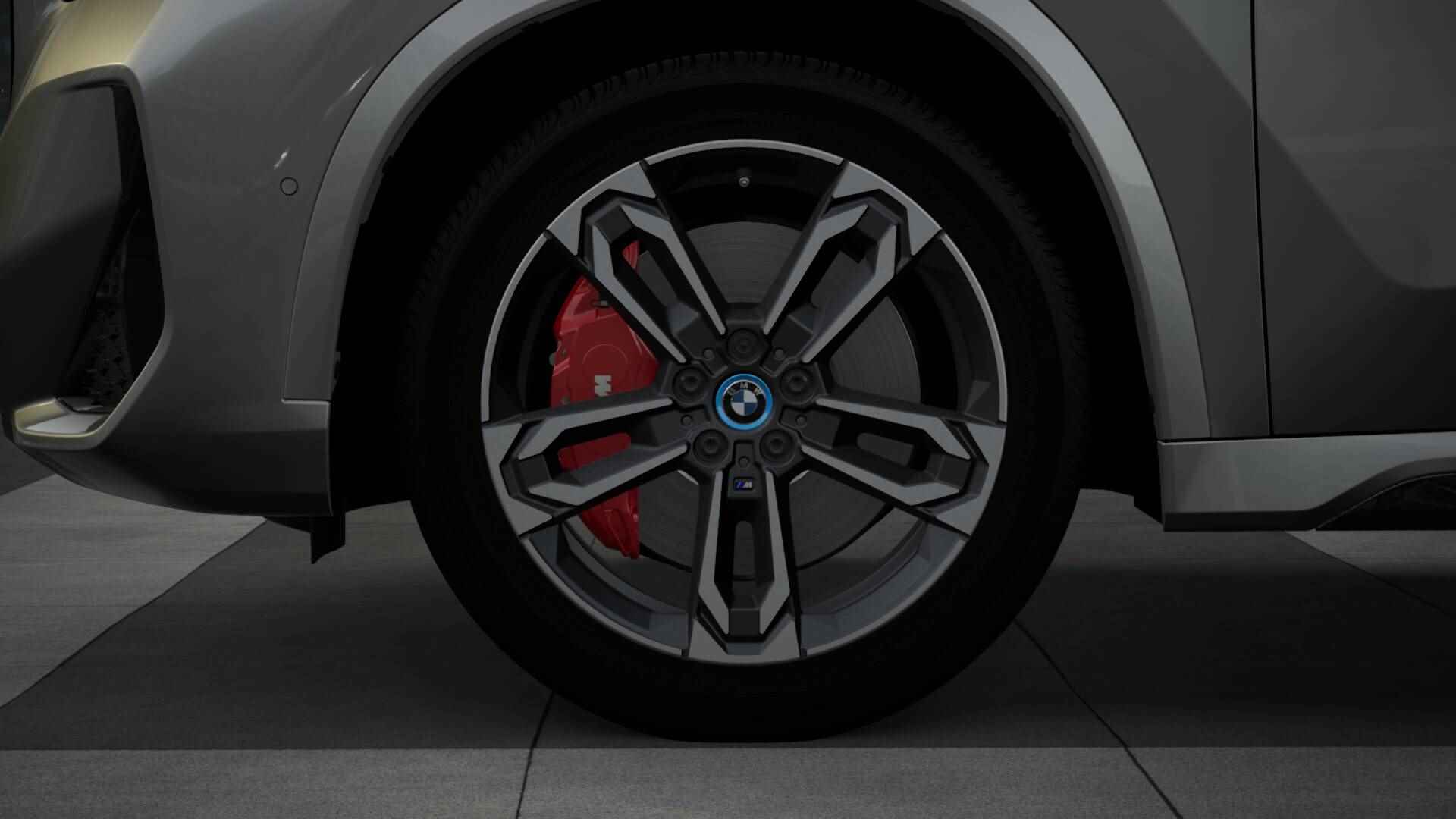 BMW iX1 xDrive30 High Executive M Sport 67 kWh / Sportstoelen / Adaptief M Onderstel / Parking Assistant Plus / Adaptieve LED / Memory Seats / Comfort Access - 10/11