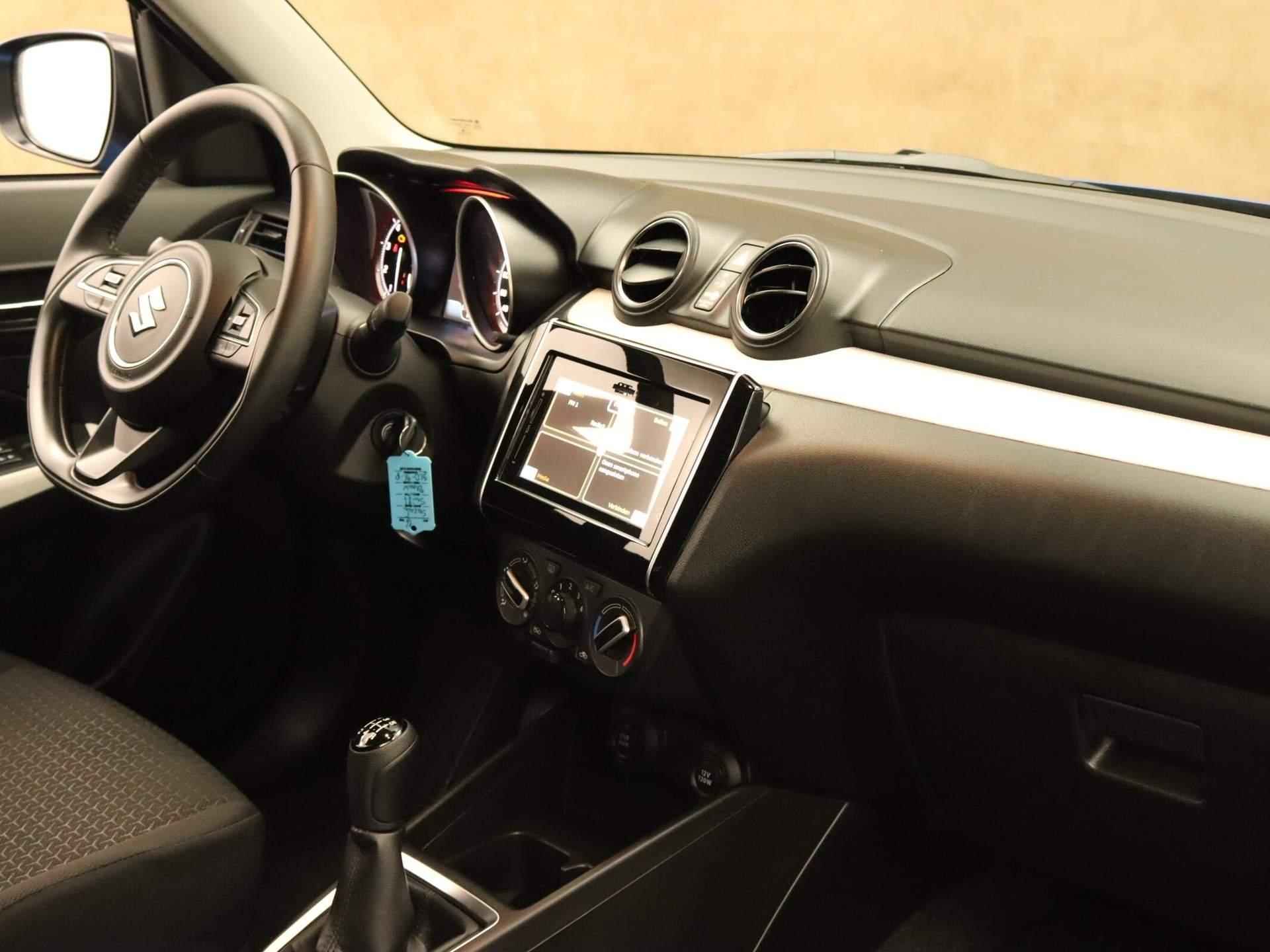 Suzuki Swift 1.2 Select Smart Hybrid - AIRCO - DODEHOEK DETECTIE - 16 INCH LICHT METALEN VELGEN - BLUETOOTH - ACHTERUITRIJCAMERA - PARKEERSENSOREN ACHTER - ADAPTIEVE CRUISE CONTROL - VOORSTOELEN VERWARMD - 20/37