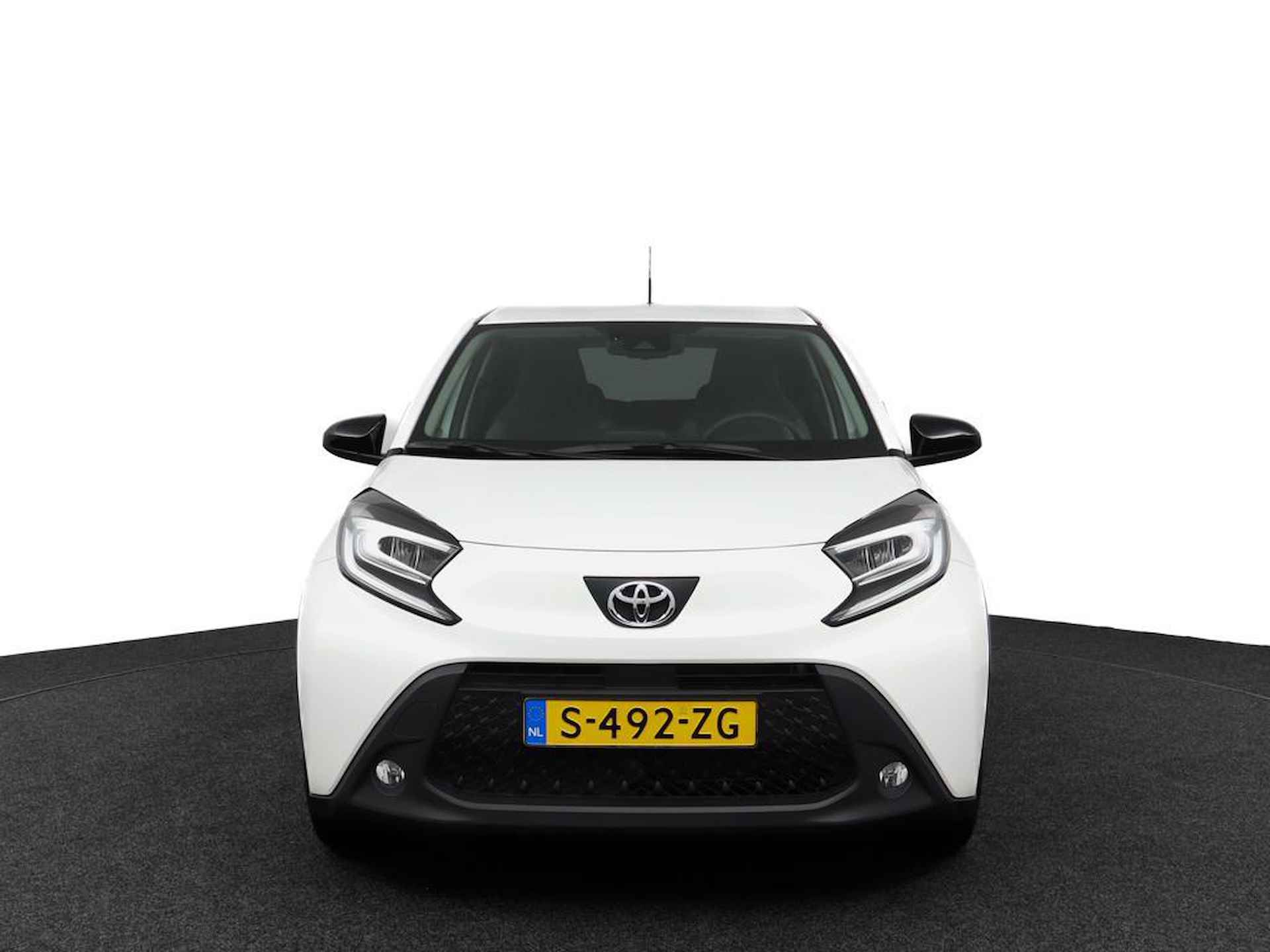 Toyota Aygo X 1.0 VVT-i MT first | Apple Carplay/Android Auto | achteruitrijcamera | LM velgen | - 16/46