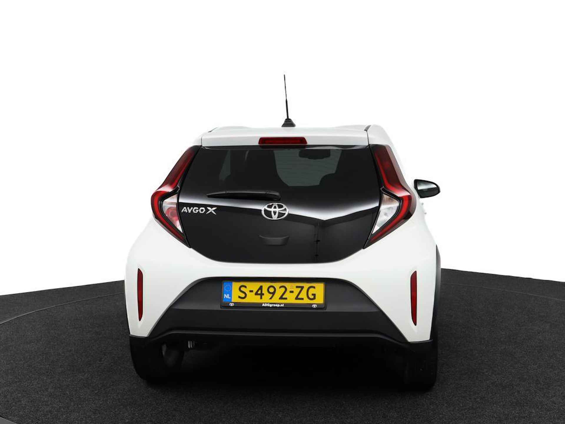 Toyota Aygo X 1.0 VVT-i MT first | Apple Carplay/Android Auto | achteruitrijcamera | LM velgen | - 44/46