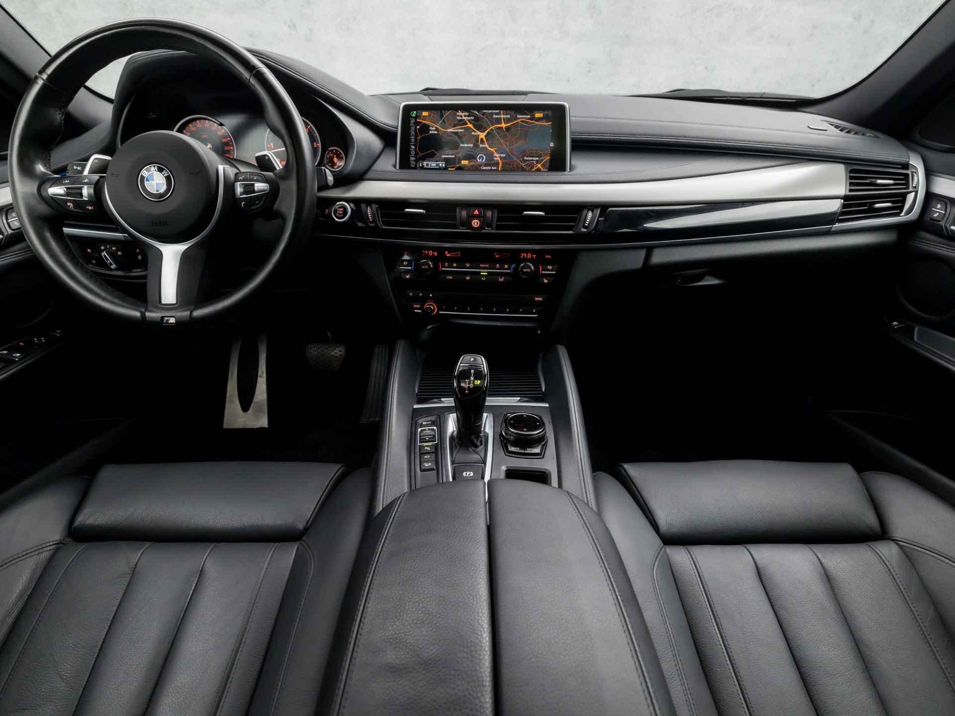 BMW X6 xDrive30d M-Pakket Sport 259Pk Automaat (SCHUIFDAK, GROOT NAVI, HEAD-UP DISPLAY, CAMERA, DIGITAL COCKPIT, MEMORY SEATS, STOELVERWARMING, LEDER, ADAPTIVE CRUISE, ELEK ACHTERKLEP, NIEUWSTAAT) - 6/46
