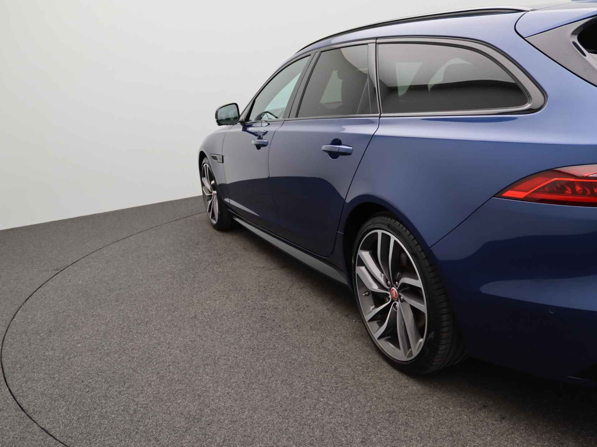 Jaguar XF Sportbrake P250 R-Dynamic SE | 1e Eigenaar | Driver Assist Pack | Black Pack | Technology Pack | Panorama Dak | - 43/56