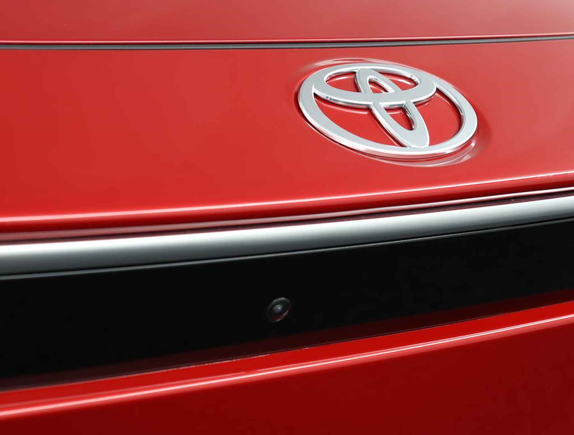 Toyota bZ4X Dynamic 71 kWh | 360 Camera | Dodehoek detectie | Parkeer sensoren voor + achter | Electrische achterklep | Stoelverwarming - 37/60