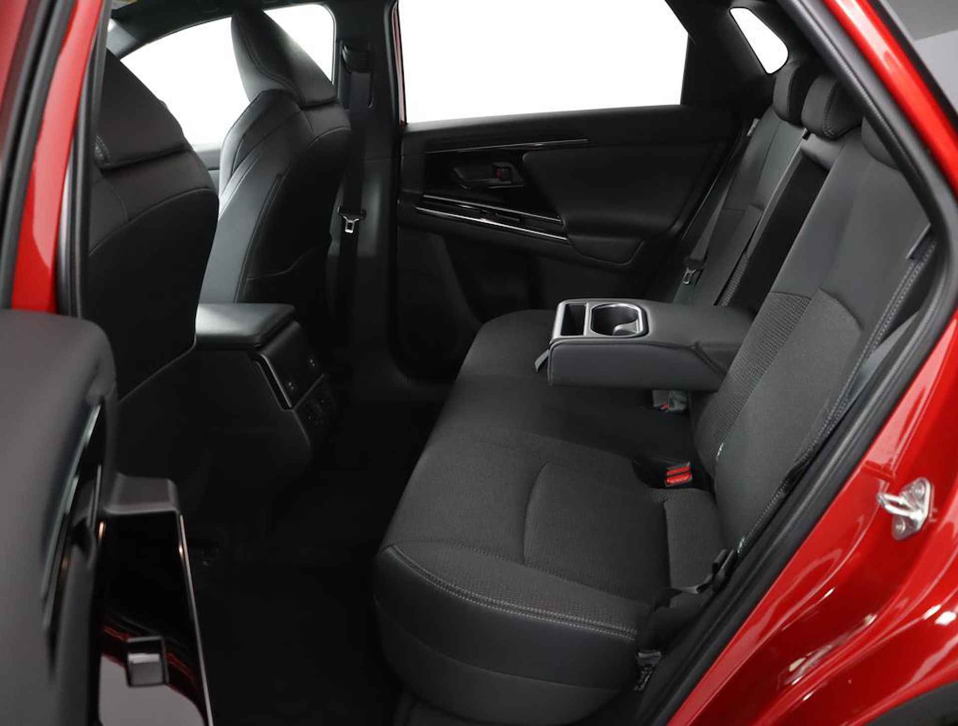 Toyota bZ4X Dynamic 71 kWh | 360 Camera | Dodehoek detectie | Parkeer sensoren voor + achter | Electrische achterklep | Stoelverwarming - 47/60