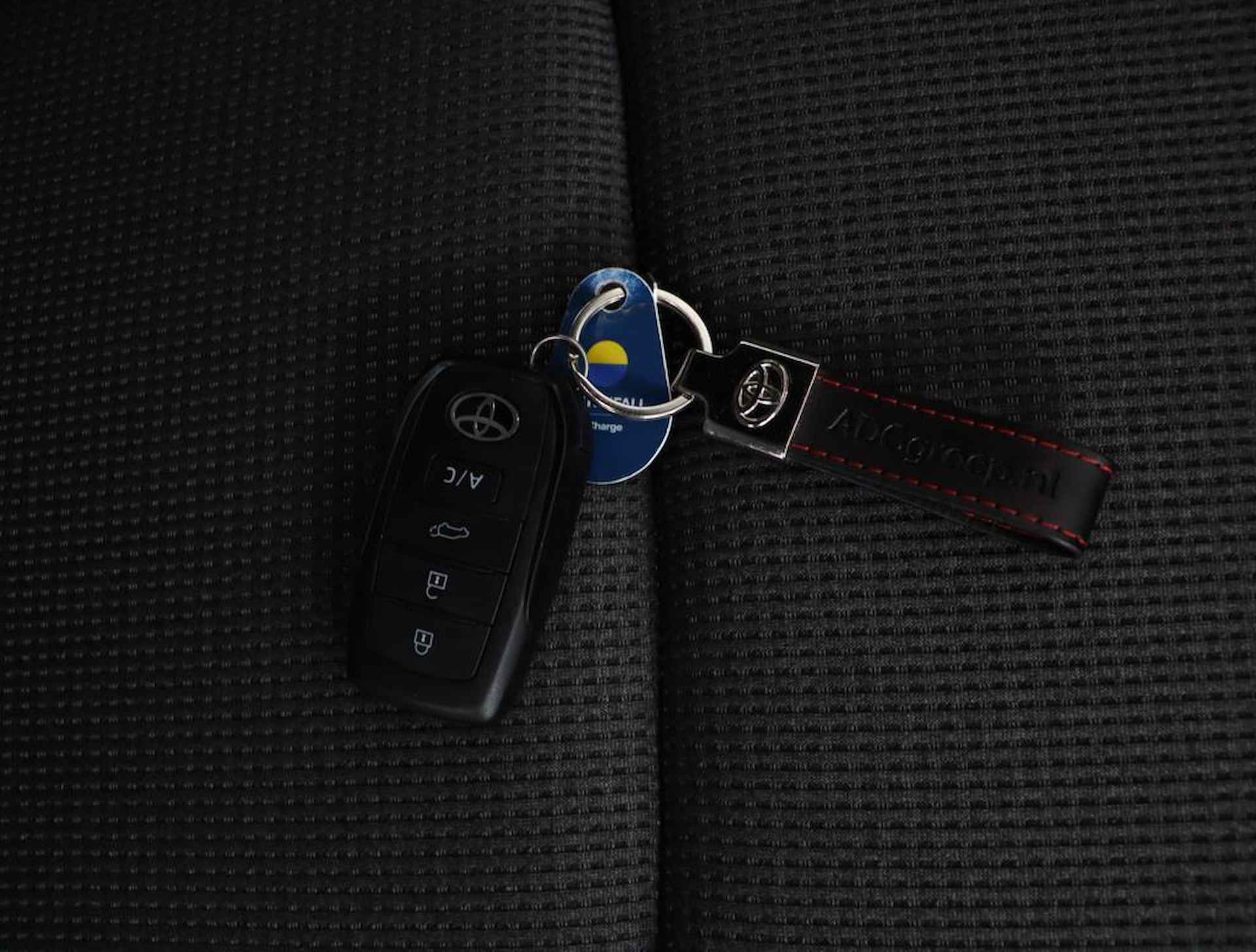Toyota bZ4X Dynamic 71 kWh | 360 Camera | Dodehoek detectie | Parkeer sensoren voor + achter | Electrische achterklep | Stoelverwarming - 15/60