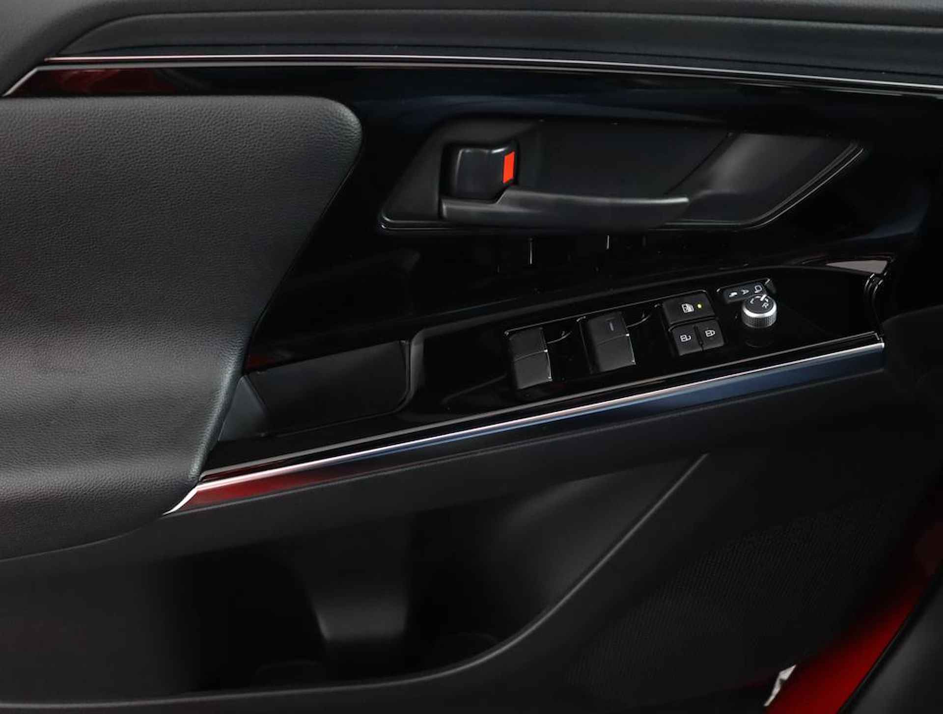 Toyota bZ4X Dynamic 71 kWh | 360 Camera | Dodehoek detectie | Parkeer sensoren voor + achter | Electrische achterklep | Stoelverwarming - 29/60