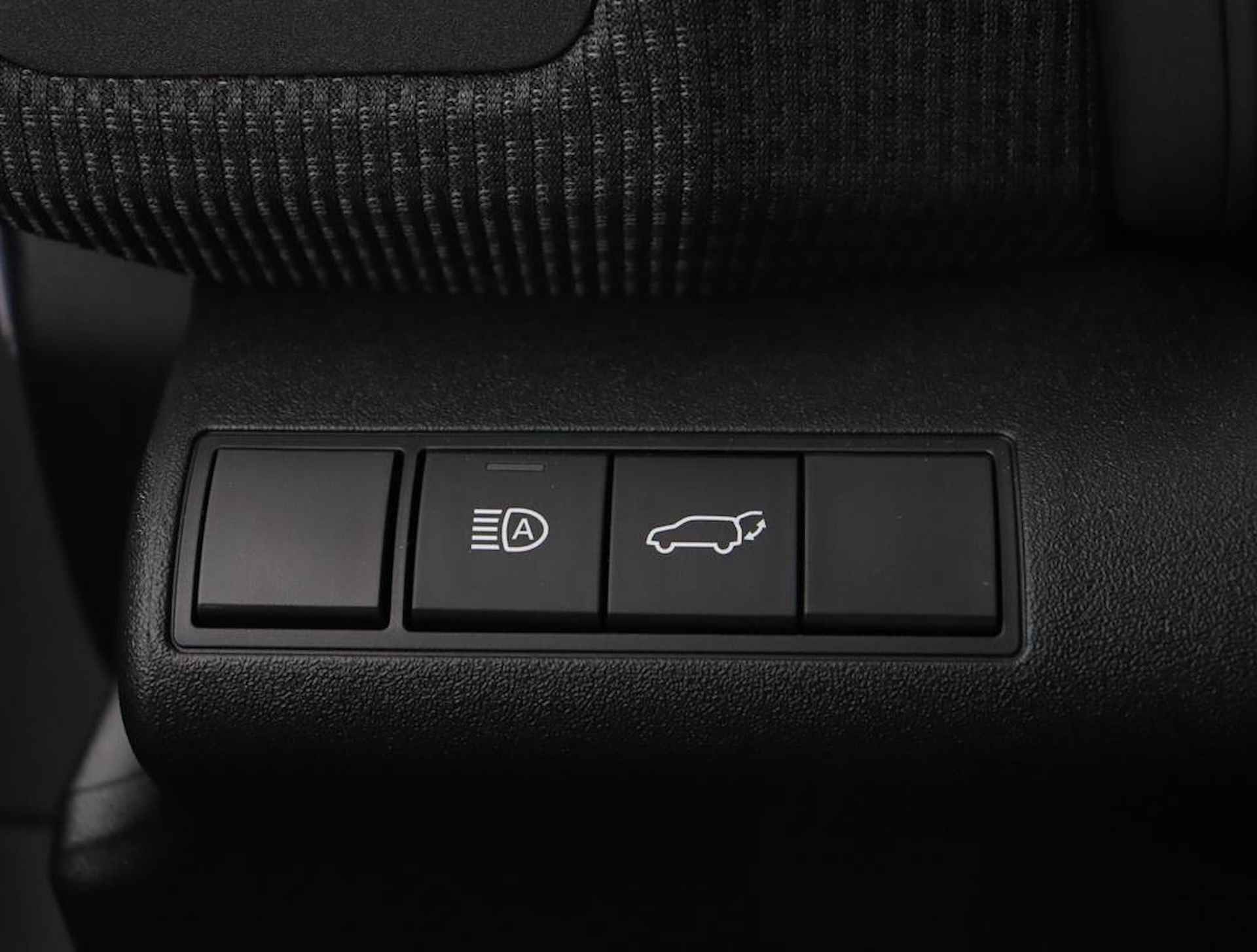Toyota bZ4X Dynamic 71 kWh | 360 Camera | Dodehoek detectie | Parkeer sensoren voor + achter | Electrische achterklep | Stoelverwarming - 30/60