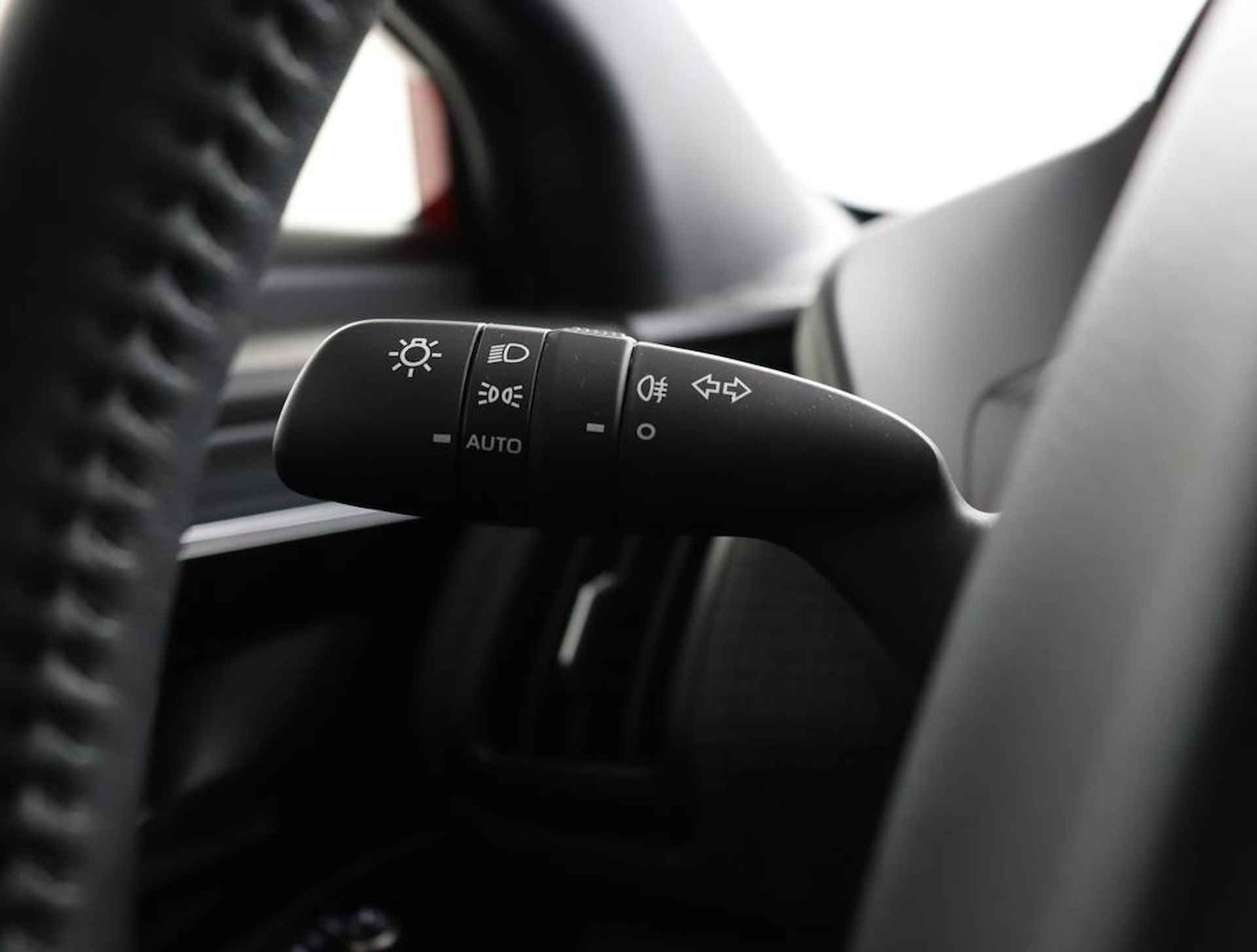 Toyota bZ4X Dynamic 71 kWh | 360 Camera | Dodehoek detectie | Parkeer sensoren voor + achter | Electrische achterklep | Stoelverwarming - 31/60