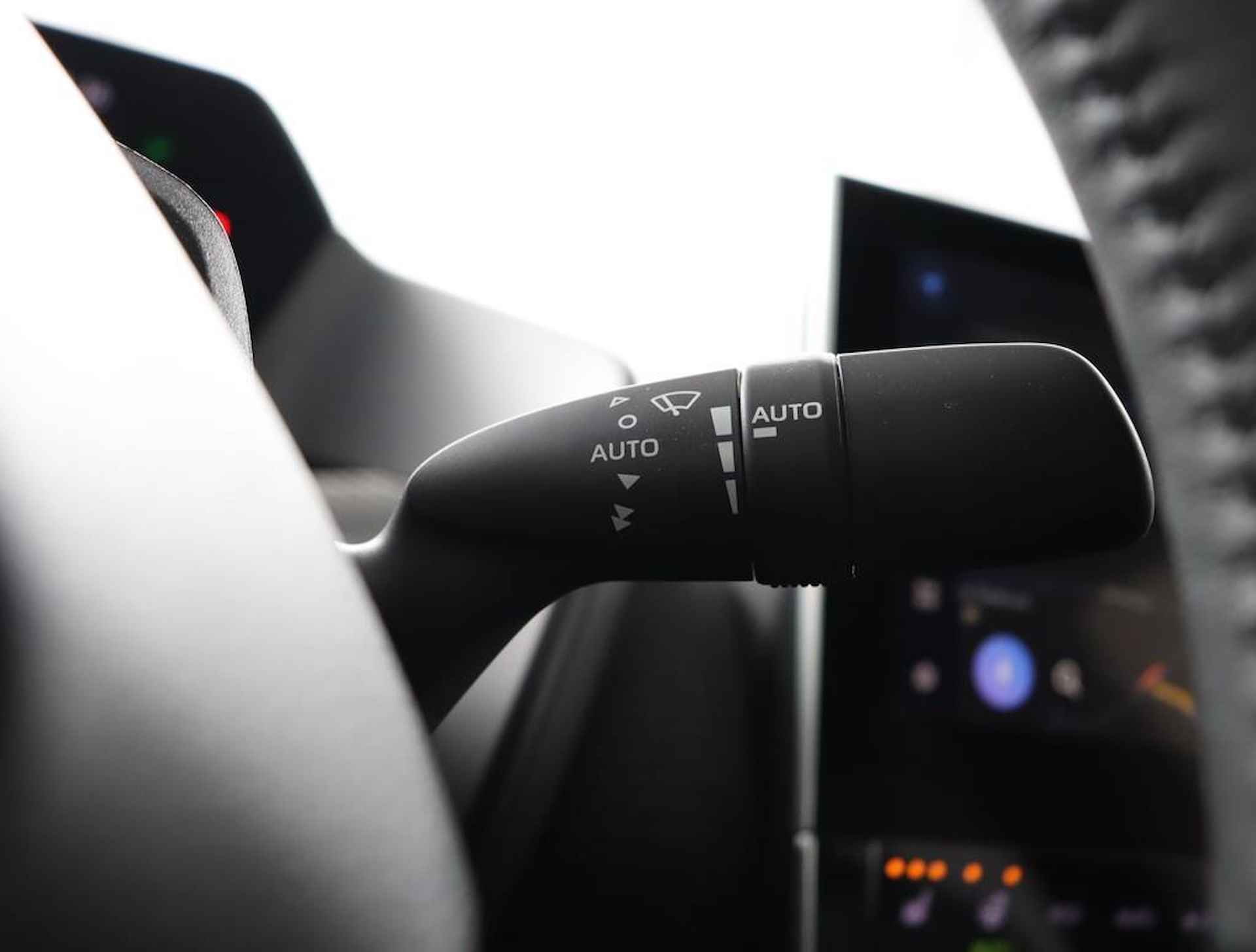 Toyota bZ4X Dynamic 71 kWh | 360 Camera | Dodehoek detectie | Parkeer sensoren voor + achter | Electrische achterklep | Stoelverwarming - 32/60