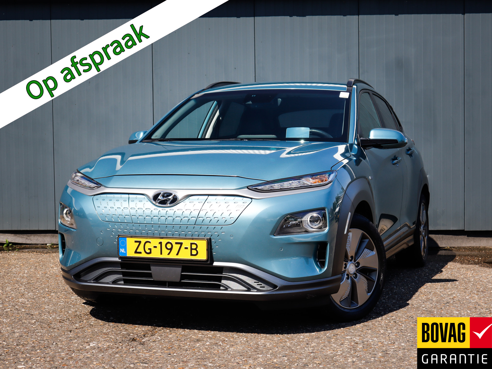 Hyundai KONA EV Premium 64 kWh (204 PK) 1e-Eig, Keurig-Onderh, 12-Mnd-BOVAG, NL-Auto, Navigatie/Apple-Carplay/Android-Auto, Adaptive-Cruisecontrol, Keyless-Entry/Start, Head-Up, Parkeersensoren, Stoelverwarming, Voorstoelen-Gevent, Licht-Zicht-Pakket, DAB, Privacy-Glas