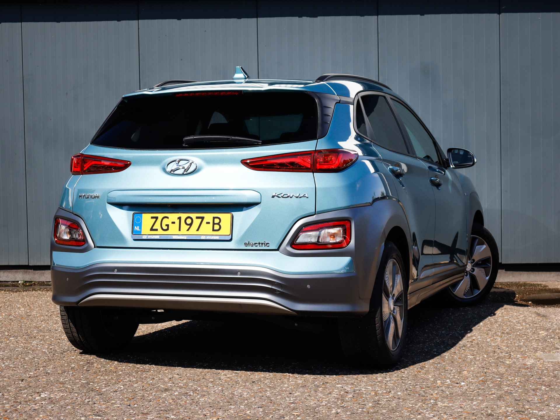 Hyundai KONA EV Premium 64 kWh (204 PK) 1e-Eig, Keurig-Onderh, 12-Mnd-BOVAG, NL-Auto, Navigatie/Apple-Carplay/Android-Auto, Adaptive-Cruisecontrol, Keyless-Entry/Start, Head-Up, Parkeersensoren, Stoelverwarming, Voorstoelen-Gevent, Licht-Zicht-Pakket, DAB, Privacy-Glas - 4/43