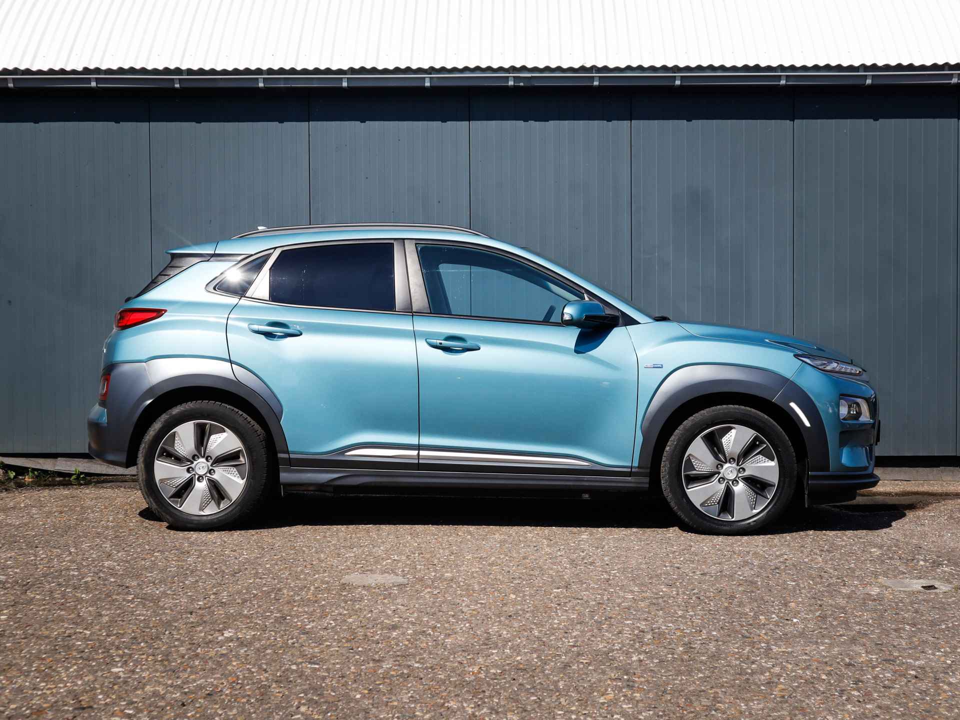 Hyundai KONA EV Premium 64 kWh (204 PK) 1e-Eig, Keurig-Onderh, 12-Mnd-BOVAG, NL-Auto, Navigatie/Apple-Carplay/Android-Auto, Adaptive-Cruisecontrol, Keyless-Entry/Start, Head-Up, Parkeersensoren, Stoelverwarming, Voorstoelen-Gevent, Licht-Zicht-Pakket, DAB, Privacy-Glas - 5/43