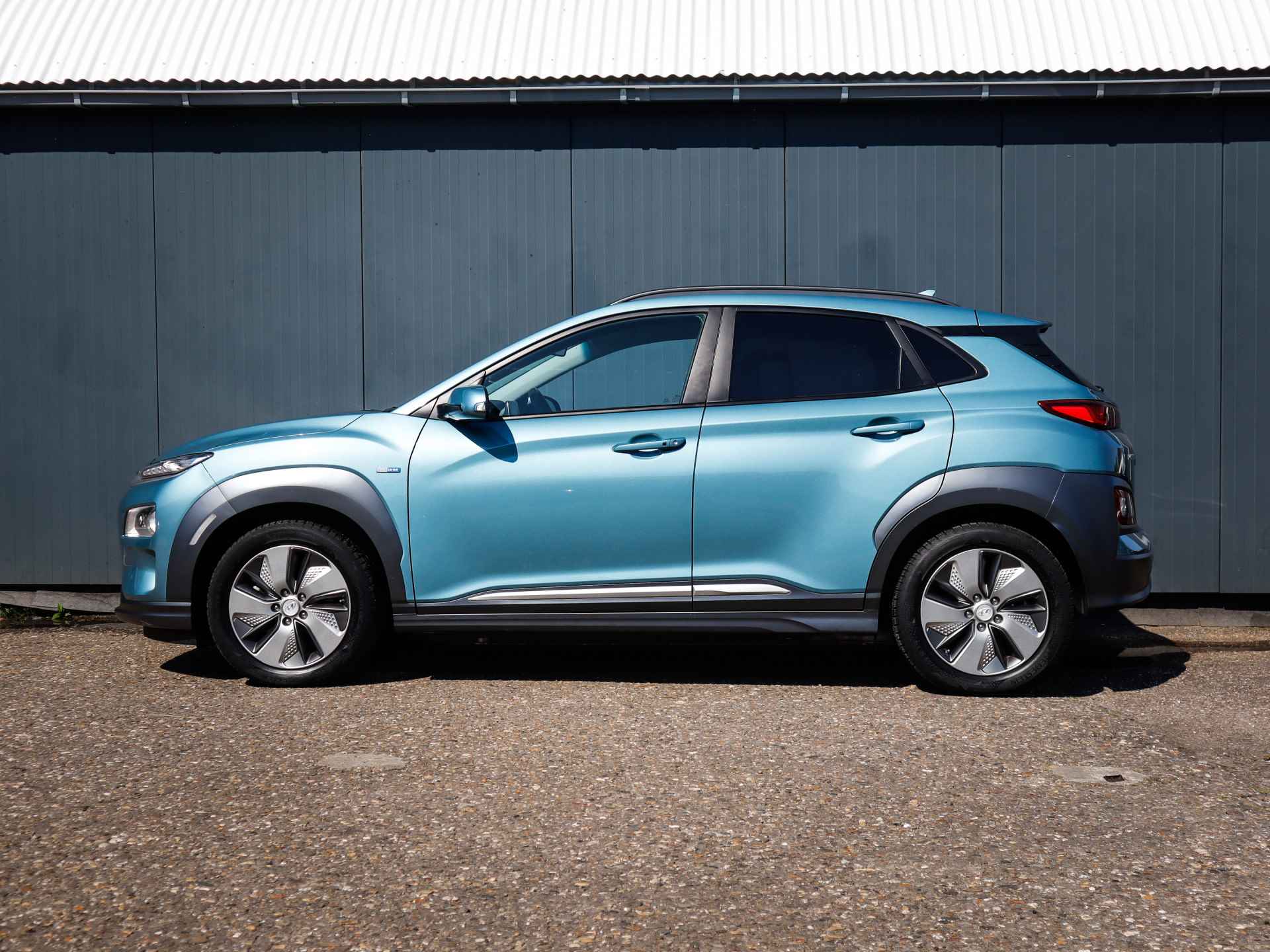 Hyundai KONA EV Premium 64 kWh (204 PK) 1e-Eig, Keurig-Onderh, 12-Mnd-BOVAG, NL-Auto, Navigatie/Apple-Carplay/Android-Auto, Adaptive-Cruisecontrol, Keyless-Entry/Start, Head-Up, Parkeersensoren, Stoelverwarming, Voorstoelen-Gevent, Licht-Zicht-Pakket, DAB, Privacy-Glas - 36/43