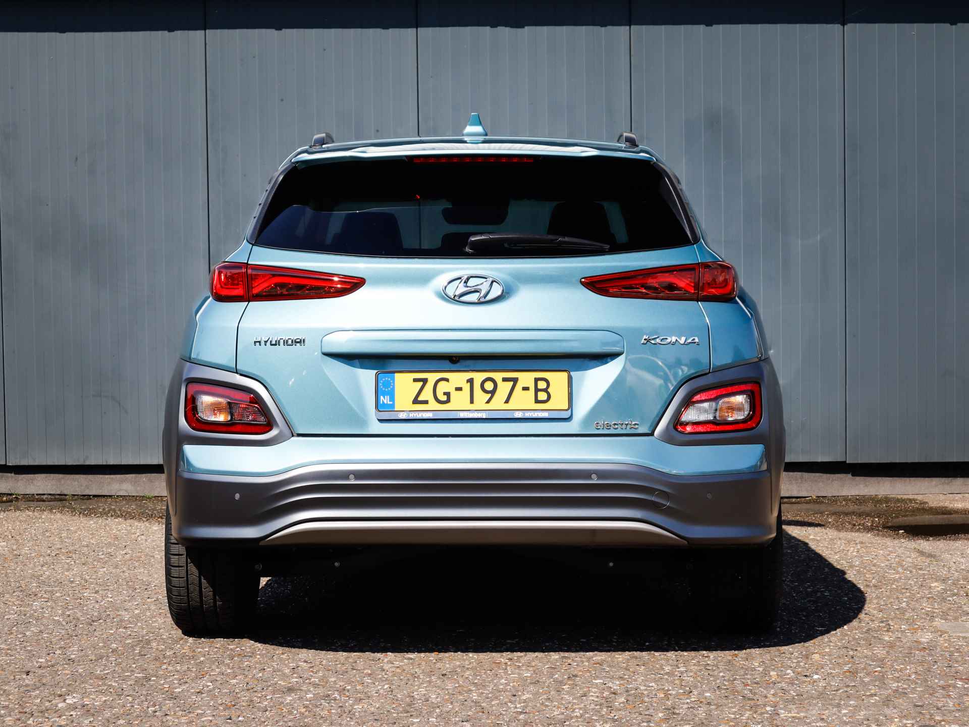 Hyundai KONA EV Premium 64 kWh (204 PK) 1e-Eig, Keurig-Onderh, 12-Mnd-BOVAG, NL-Auto, Navigatie/Apple-Carplay/Android-Auto, Adaptive-Cruisecontrol, Keyless-Entry/Start, Head-Up, Parkeersensoren, Stoelverwarming, Voorstoelen-Gevent, Licht-Zicht-Pakket, DAB, Privacy-Glas - 39/43