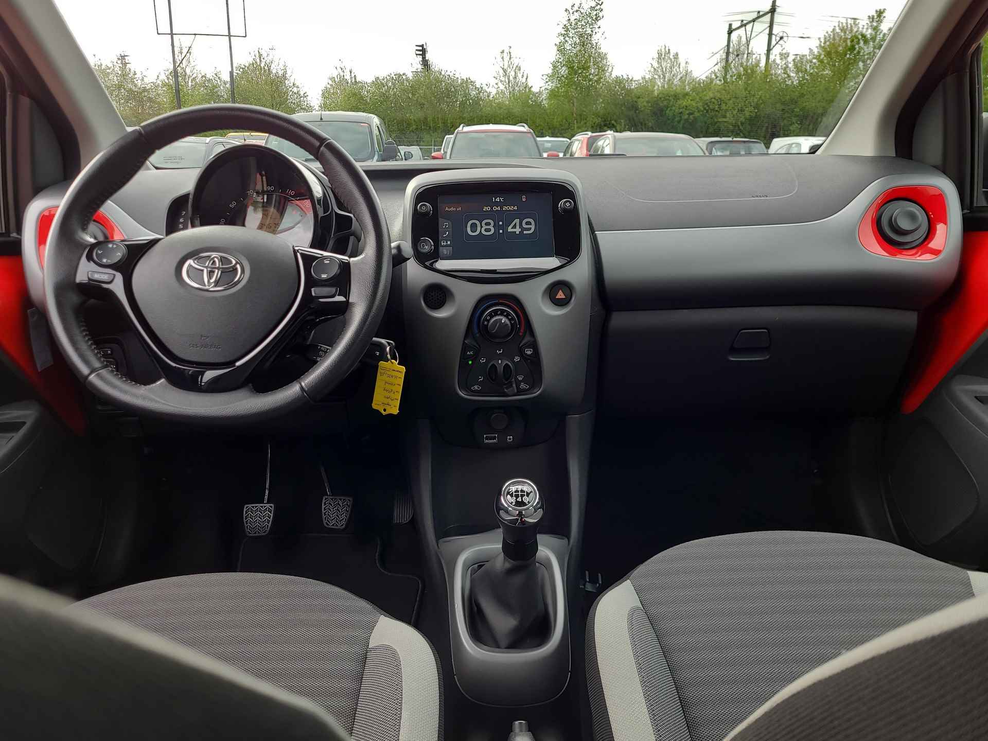 Toyota Aygo 1.0 VVT-i x-play | Apple CarPlay / Android Auto | Parkeercamera | Rijklaarprijs incl. garantie | - 10/30