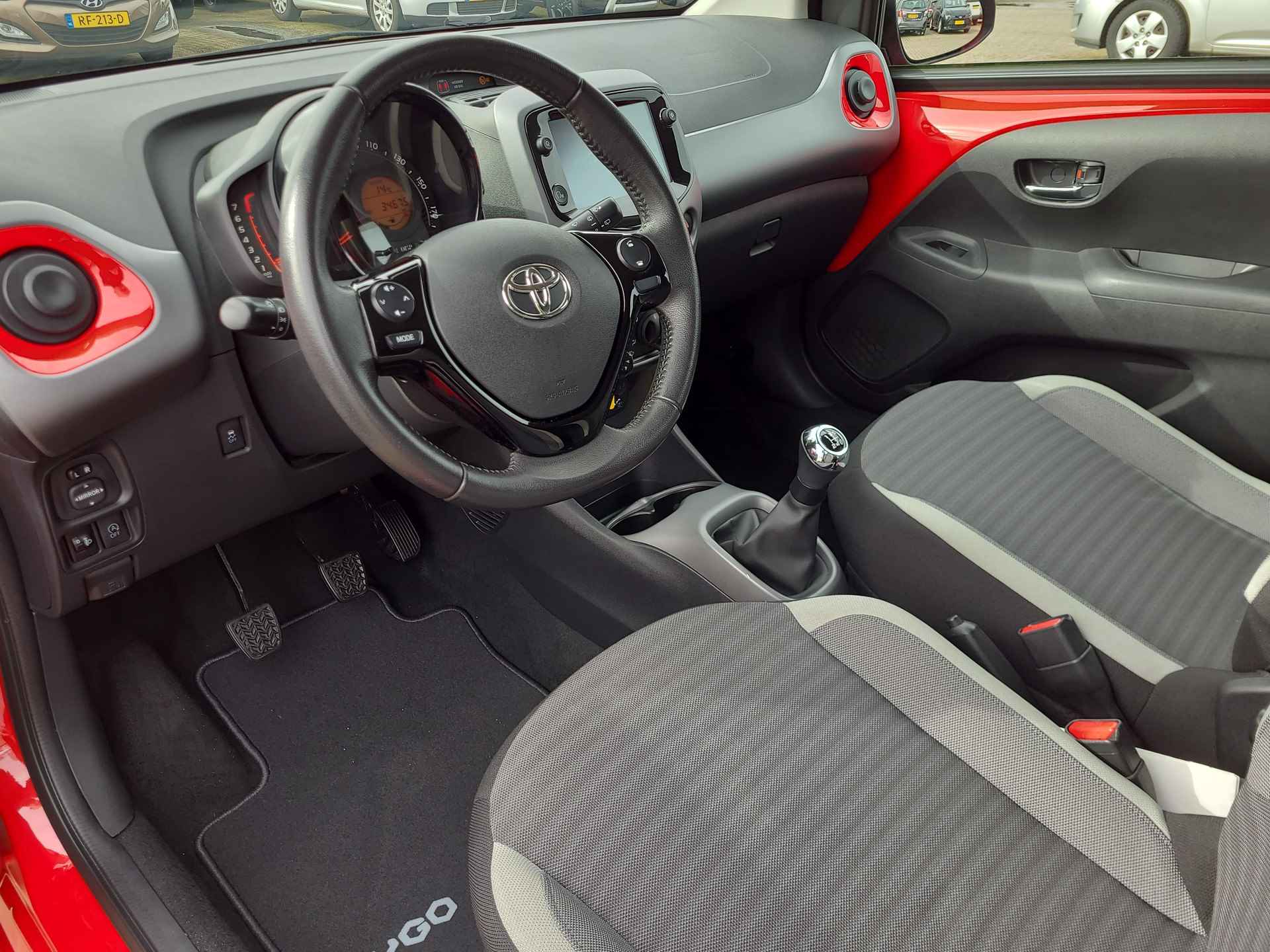 Toyota Aygo 1.0 VVT-i x-play | Apple CarPlay / Android Auto | Parkeercamera | Rijklaarprijs incl. garantie | - 13/30