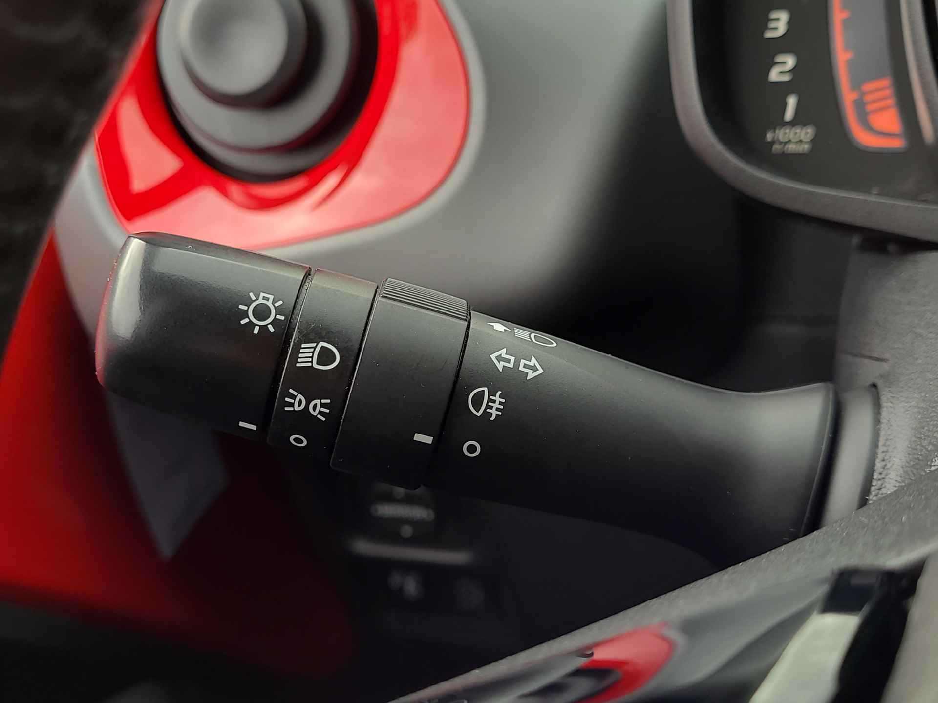 Toyota Aygo 1.0 VVT-i x-play | Apple CarPlay / Android Auto | Parkeercamera | Rijklaarprijs incl. garantie | - 14/30