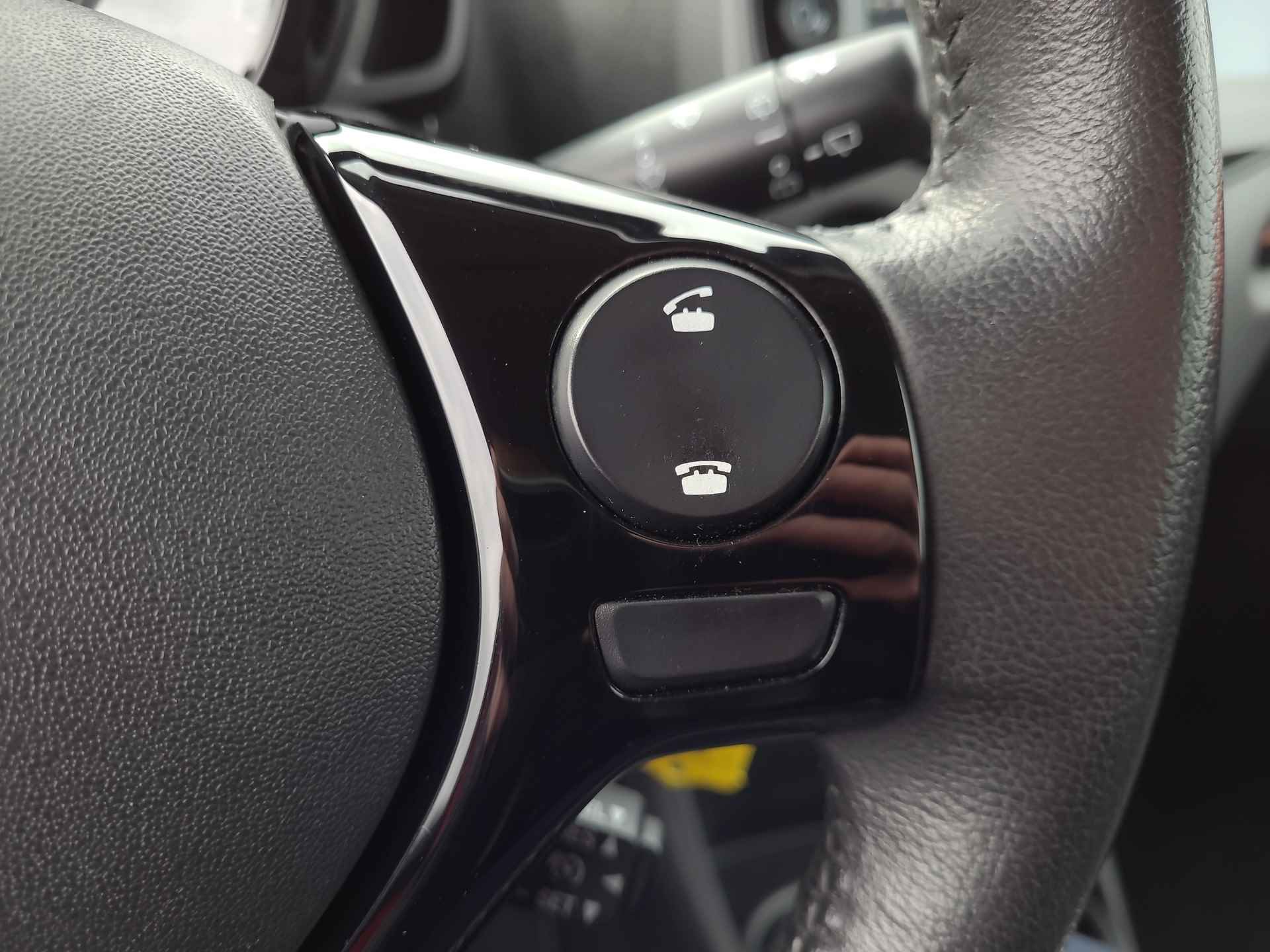 Toyota Aygo 1.0 VVT-i x-play | Apple CarPlay / Android Auto | Parkeercamera | Rijklaarprijs incl. garantie | - 17/30