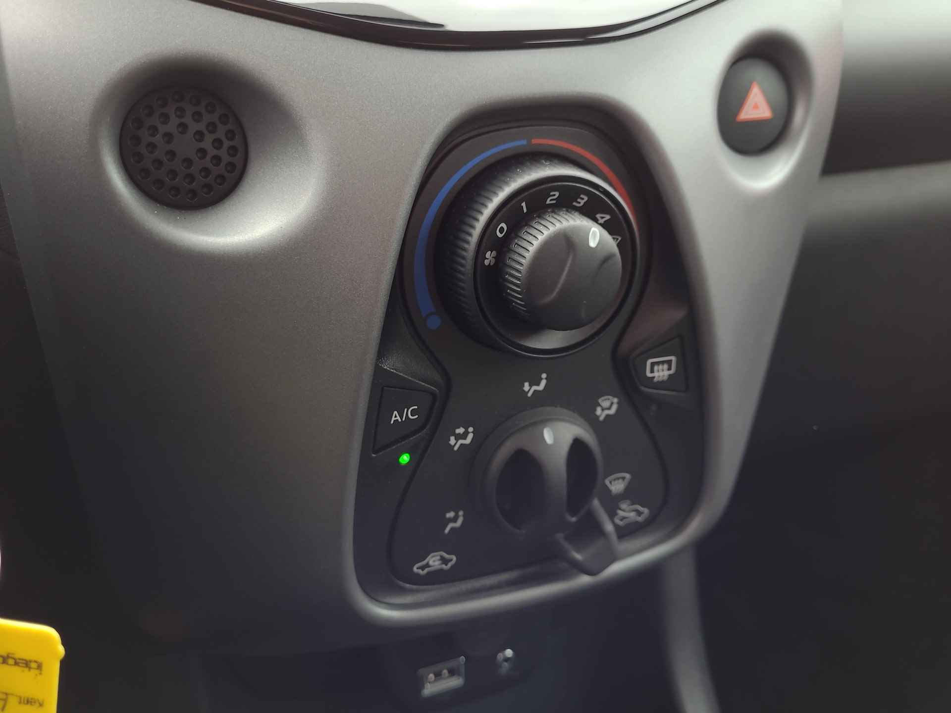 Toyota Aygo 1.0 VVT-i x-play | Apple CarPlay / Android Auto | Parkeercamera | Rijklaarprijs incl. garantie | - 21/30