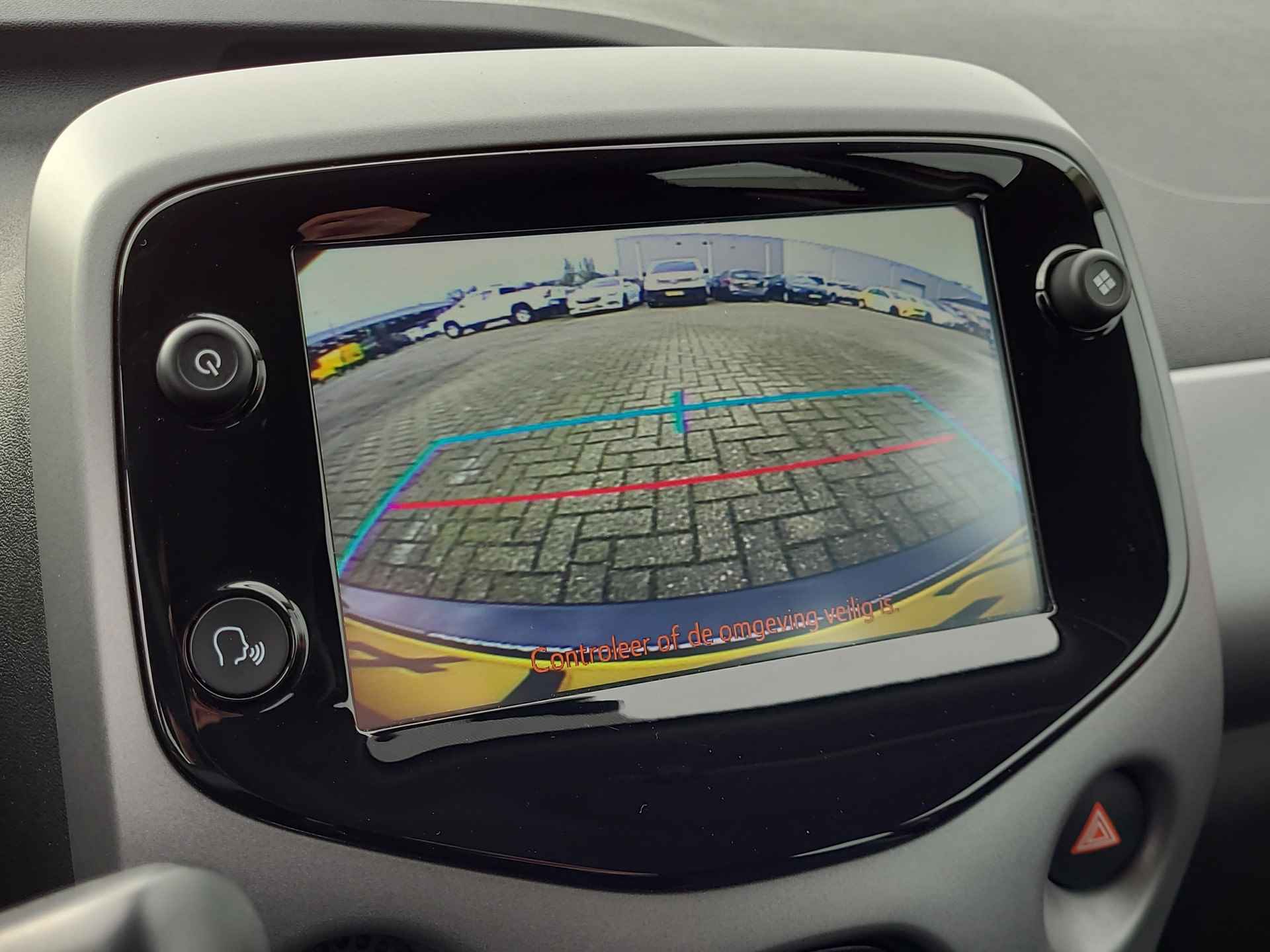 Toyota Aygo 1.0 VVT-i x-play | Apple CarPlay / Android Auto | Parkeercamera | Rijklaarprijs incl. garantie | - 22/30