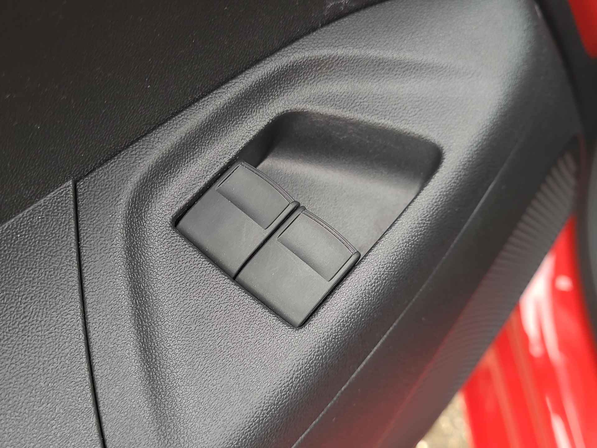 Toyota Aygo 1.0 VVT-i x-play | Apple CarPlay / Android Auto | Parkeercamera | Rijklaarprijs incl. garantie | - 24/30