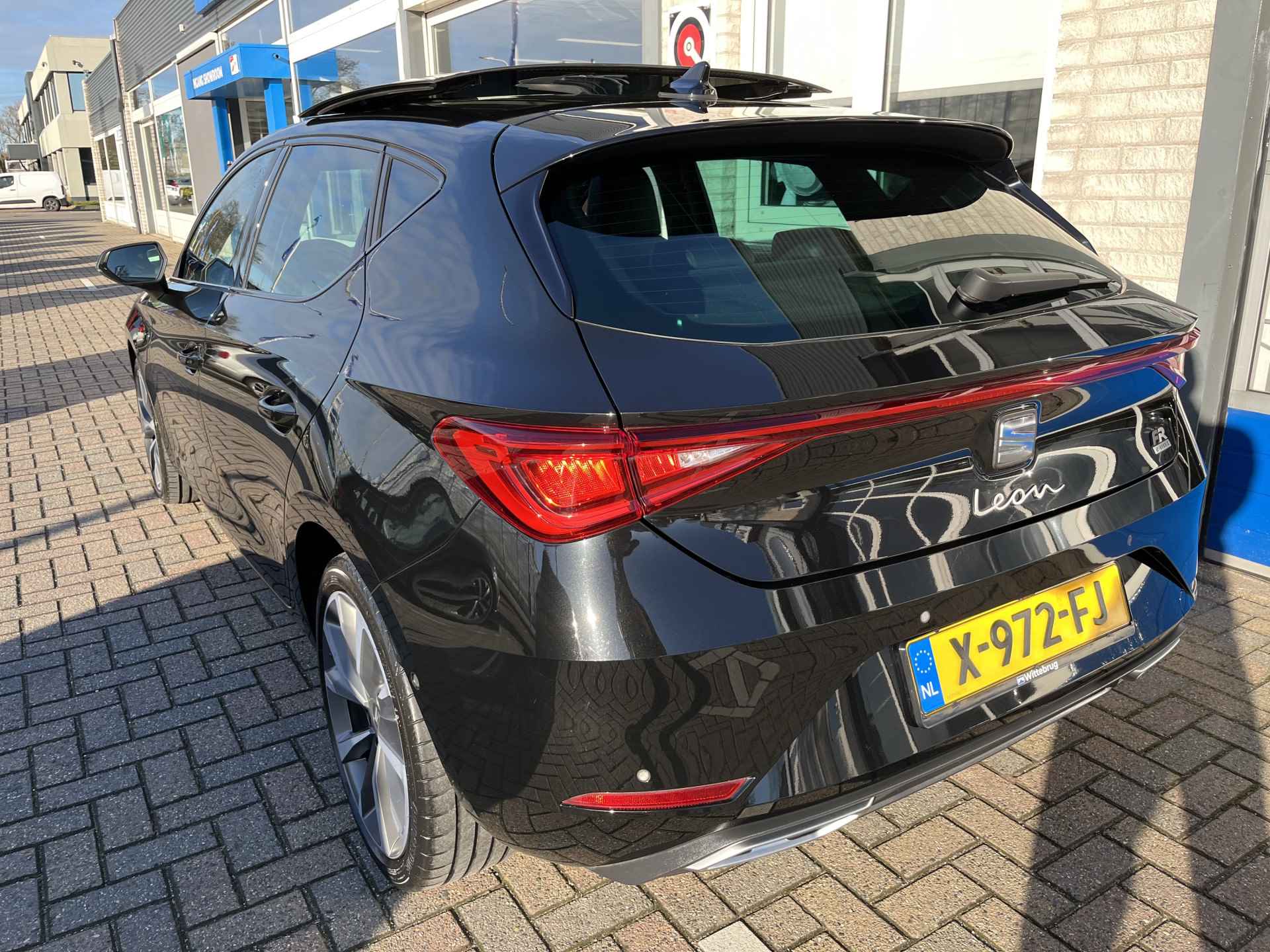 SEAT Leon 1.4 TSI eHybrid PHEV FR Business Intense / AUTOMAAT/ PANO/ CAMERA/ PARK. SENSOREN/ MATRIX/ DODE HOEK/ MEMORY SEATS/ KEYLESS/ STUUR VERWARM./ ADAPT. CRUISE/ APP-CONNECT/ NAVI/ CLIMA/ DAB/ 18" LMV - 6/49