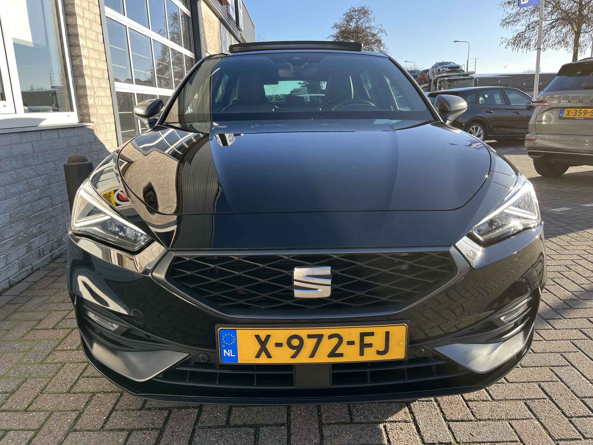 SEAT Leon 1.4 TSI eHybrid PHEV FR Business Intense / AUTOMAAT/ PANO/ CAMERA/ PARK. SENSOREN/ MATRIX/ DODE HOEK/ MEMORY SEATS/ KEYLESS/ STUUR VERWARM./ ADAPT. CRUISE/ APP-CONNECT/ NAVI/ CLIMA/ DAB/ 18" LMV - 40/49