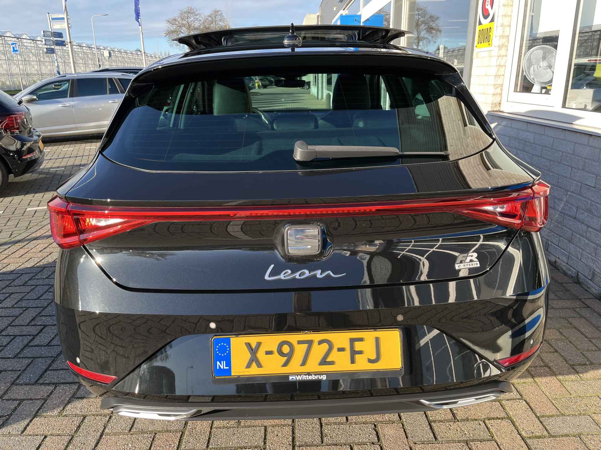 SEAT Leon 1.4 TSI eHybrid PHEV FR Business Intense / AUTOMAAT/ PANO/ CAMERA/ PARK. SENSOREN/ MATRIX/ DODE HOEK/ MEMORY SEATS/ KEYLESS/ STUUR VERWARM./ ADAPT. CRUISE/ APP-CONNECT/ NAVI/ CLIMA/ DAB/ 18" LMV - 41/49