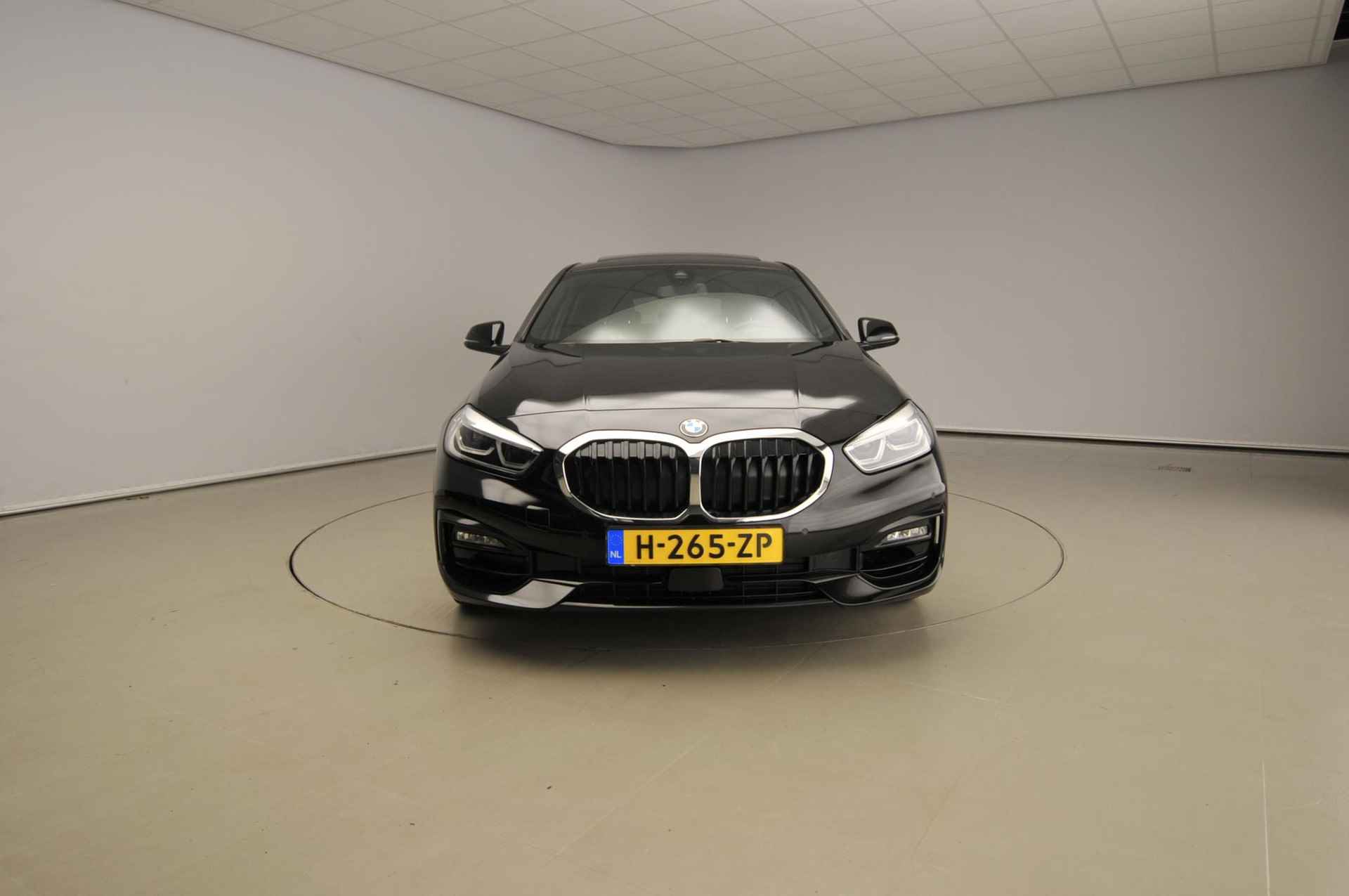 BMW 1 Serie 5-deurs 118i | LED | Navigatie | Schuifdak | Sportstoelen | Chrome Line | DAB | Hifi speakers | Alu 17 inch - 6/35