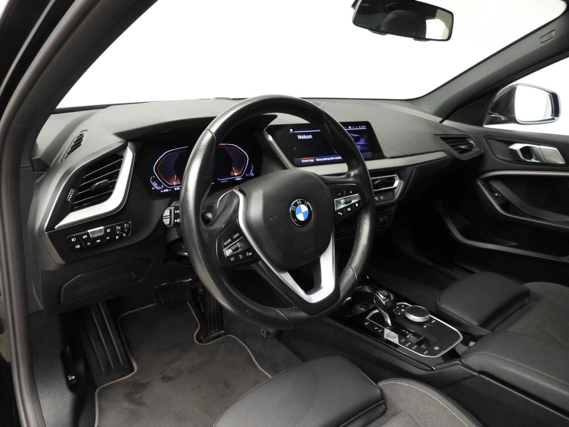 BMW 1 Serie 5-deurs 118i | LED | Navigatie | Schuifdak | Sportstoelen | Chrome Line | DAB | Hifi speakers | Alu 17 inch - 7/35