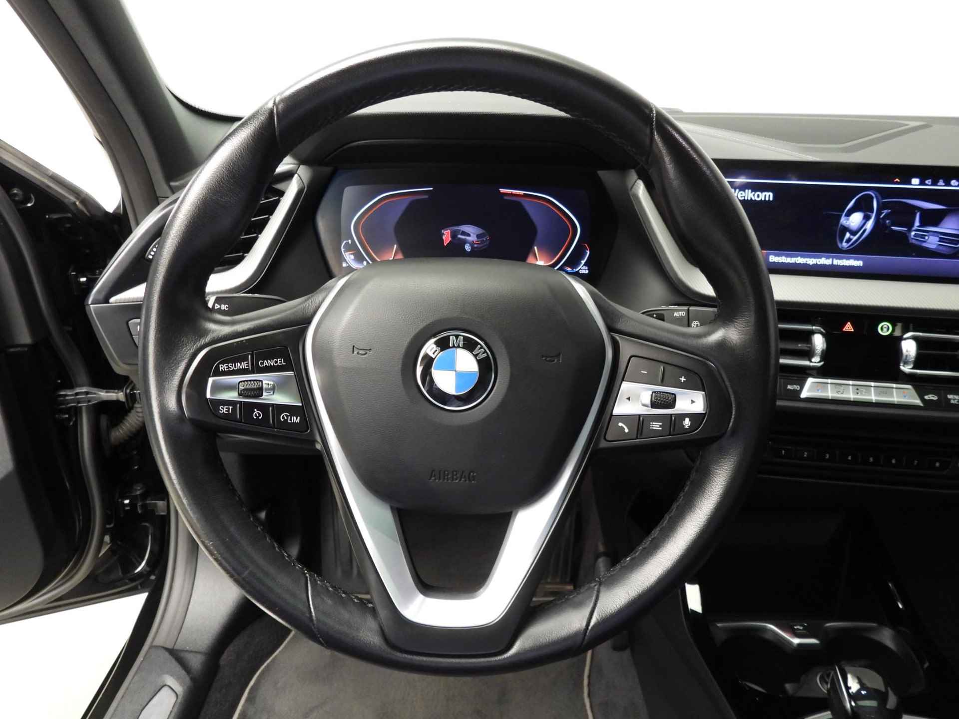 BMW 1 Serie 5-deurs 118i | LED | Navigatie | Schuifdak | Sportstoelen | Chrome Line | DAB | Hifi speakers | Alu 17 inch - 11/35