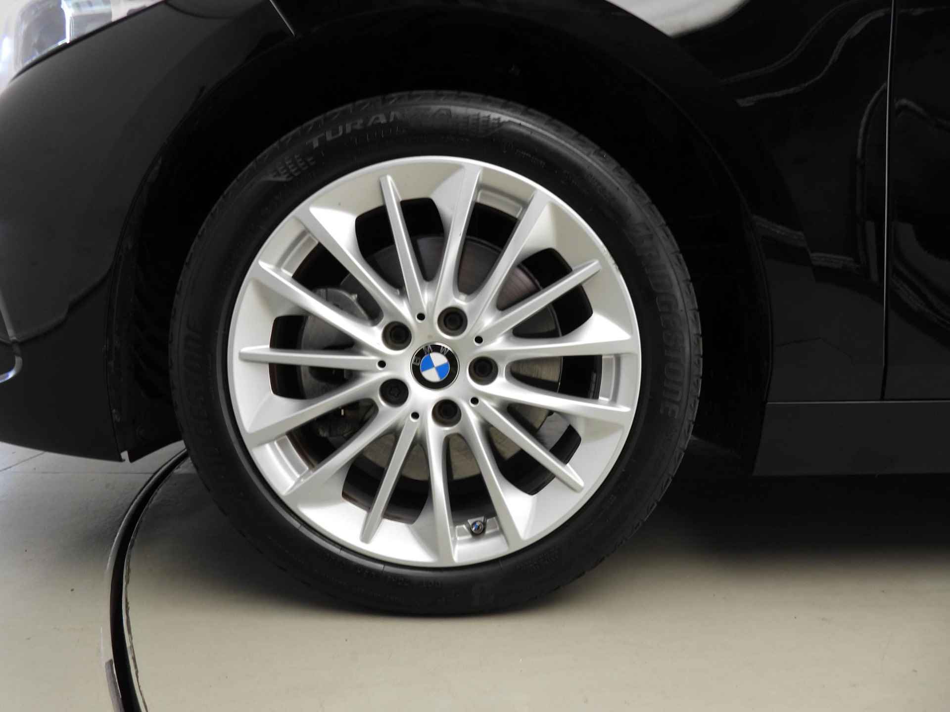 BMW 1 Serie 5-deurs 118i | LED | Navigatie | Schuifdak | Sportstoelen | Chrome Line | DAB | Hifi speakers | Alu 17 inch - 35/35