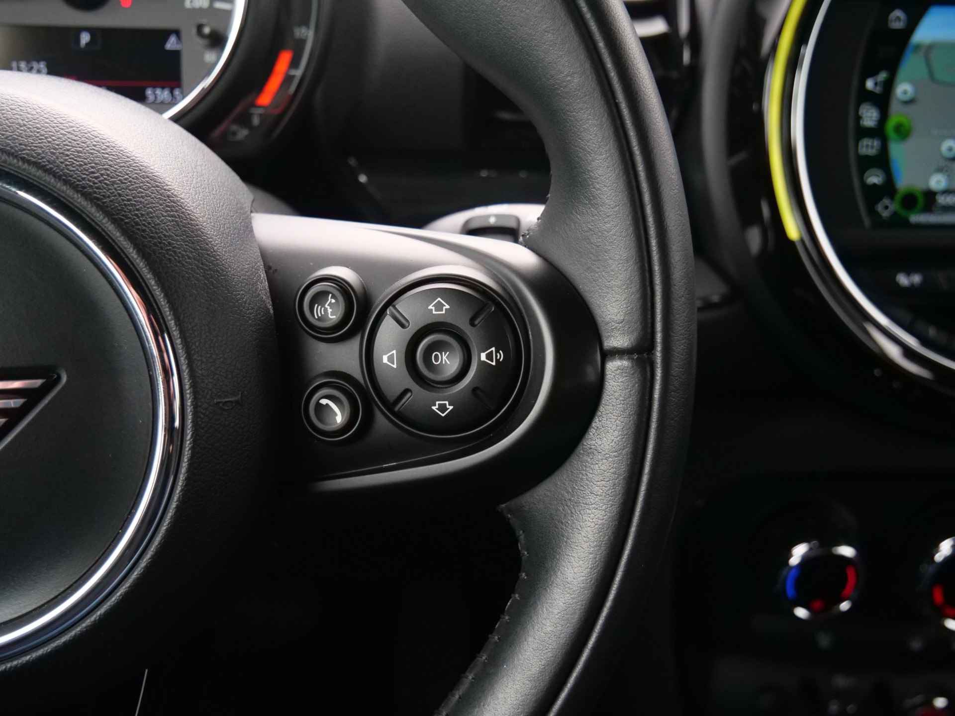 MINI Clubman 1.5 Cooper 136 Business Edition Automaat Navigatie / LED / 18 Inch / Parkeersensoren - 30/40