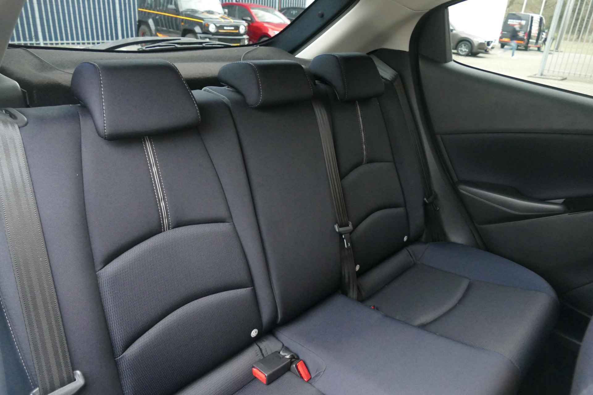 Mazda 2 1.5 Skyactiv-G Luxury | Navi | Cruise | Camera | HUD | Keyless Entry | RIJKLAARPRIJS! | - 7/26