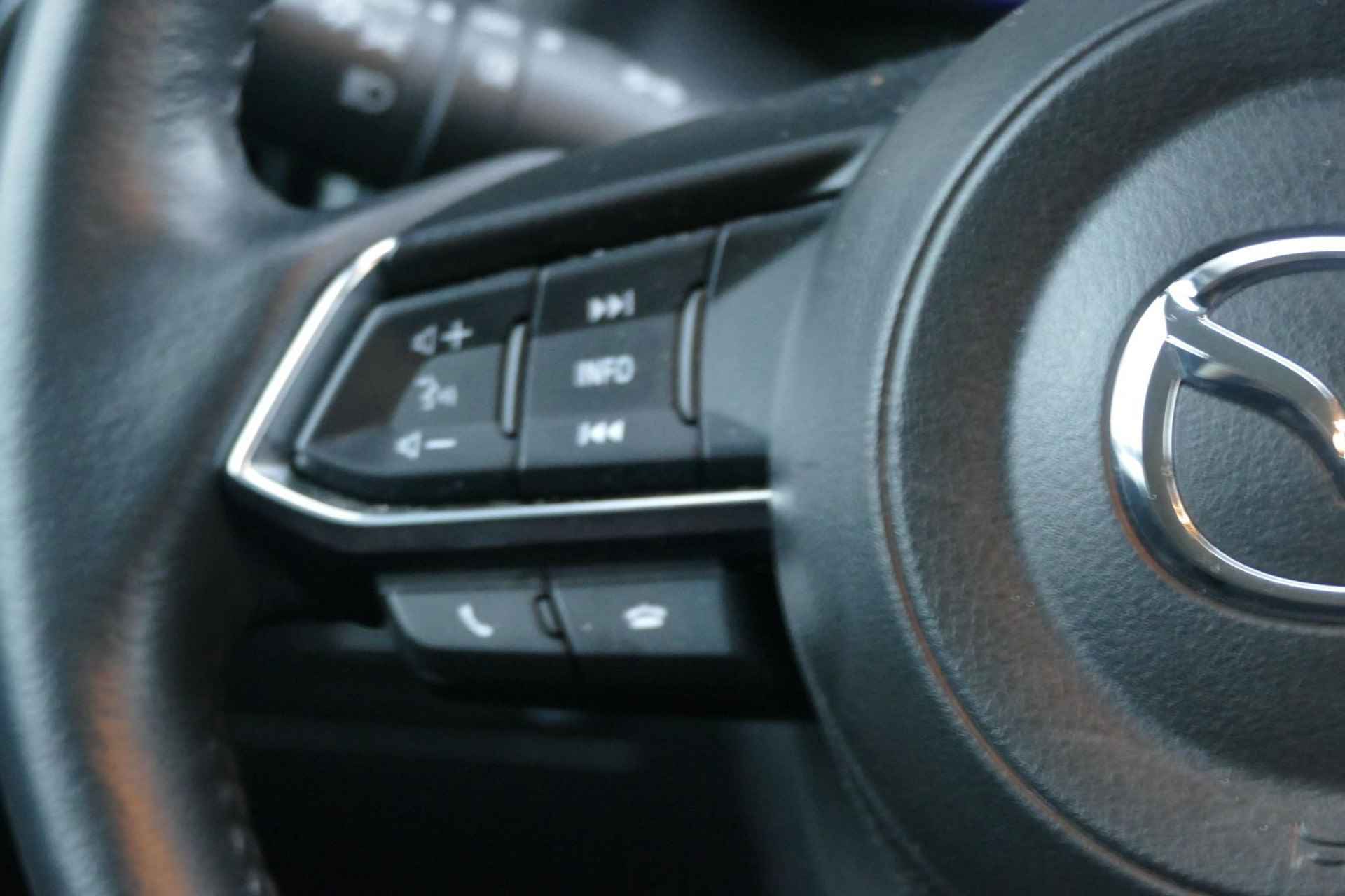 Mazda 2 1.5 Skyactiv-G Luxury | Navi | Cruise | Camera | HUD | Keyless Entry | RIJKLAARPRIJS! | - 11/26