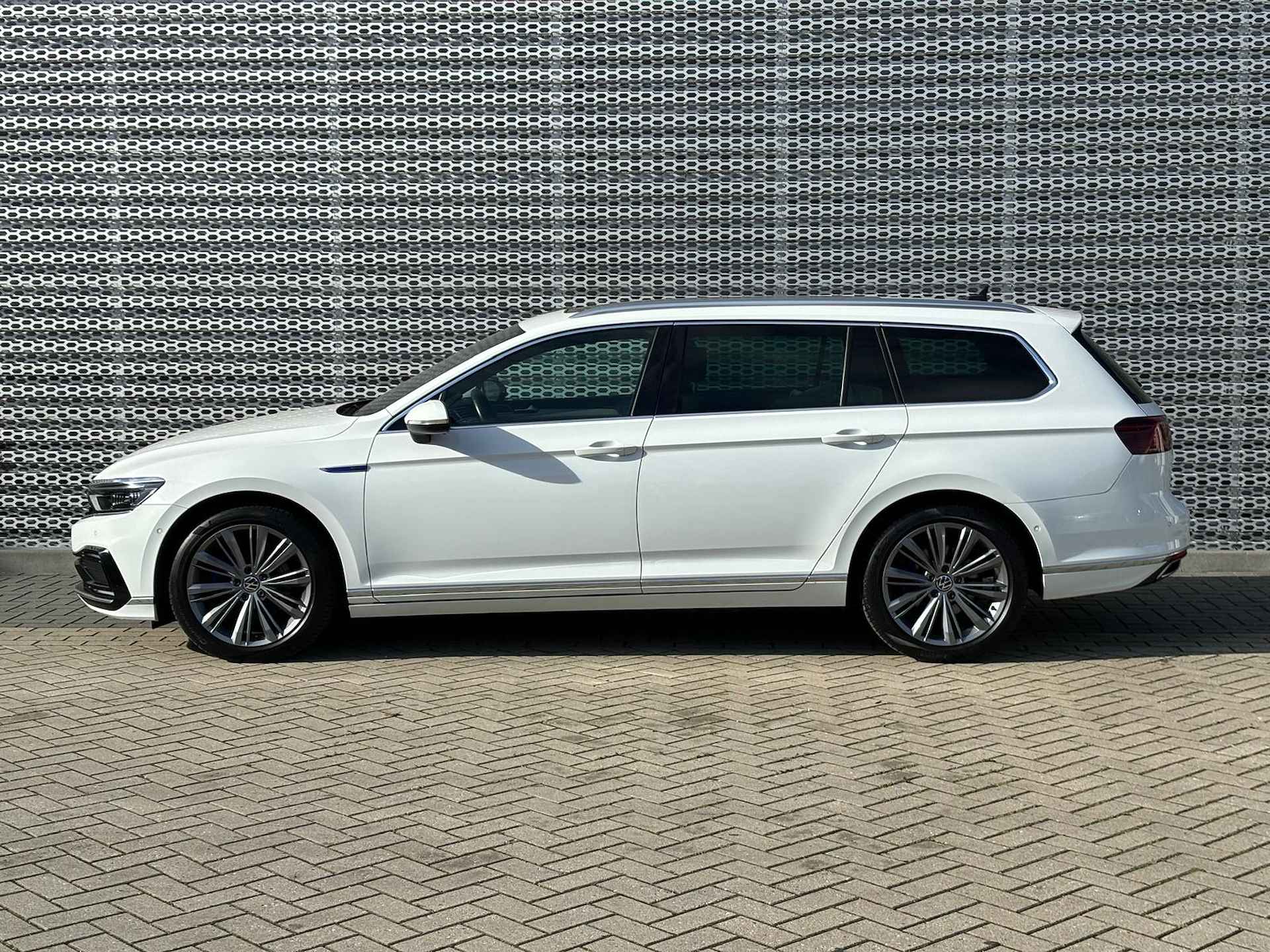 Volkswagen Passat Variant 1.4 TSI PHEV 218pk DSG GTE Business Panoramadak / Digitale Cockpit / LED / Stoel & Stuurverwarming / 18" LMV ** - 5/33