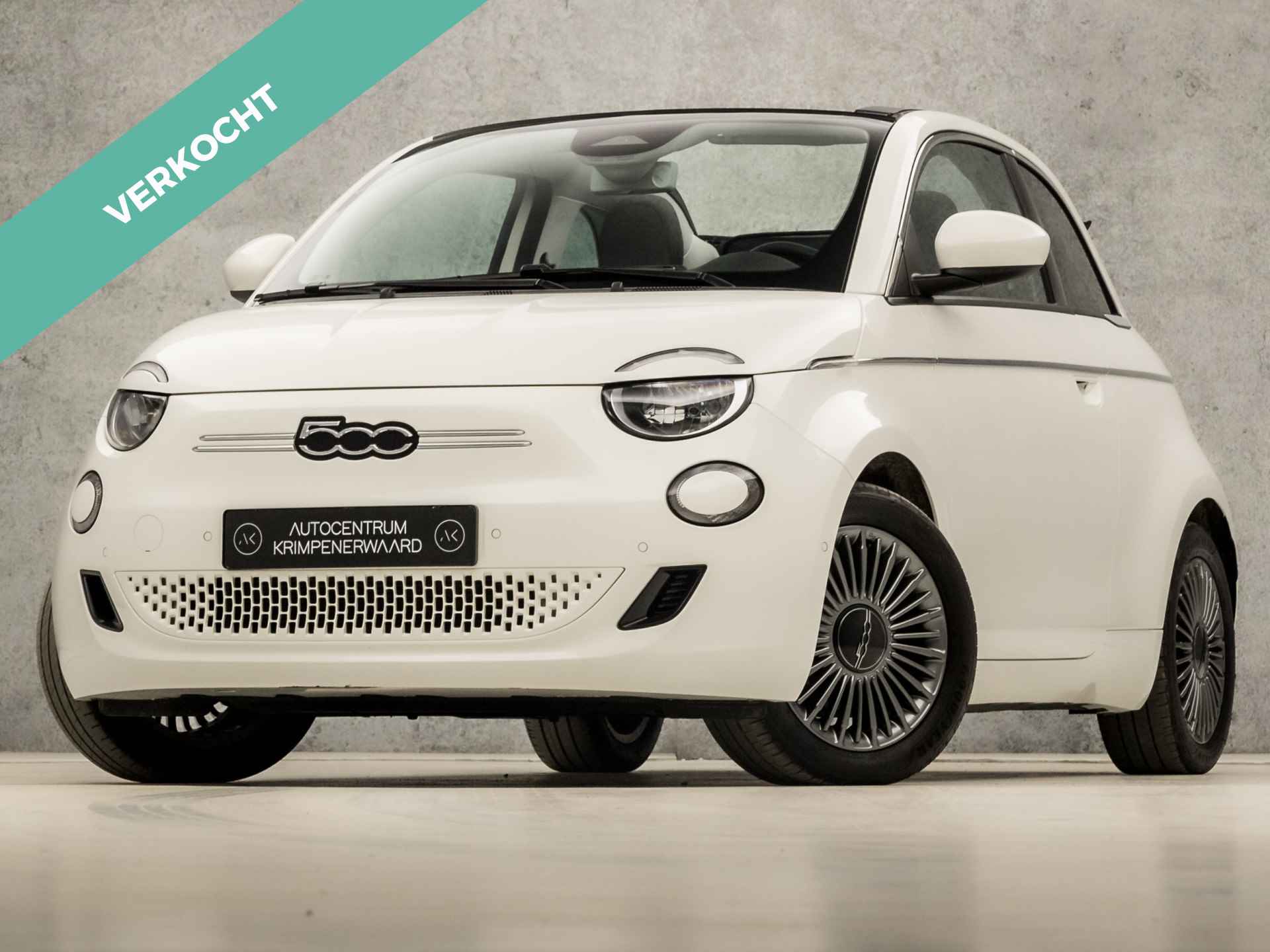 Fiat 500C Icon 42 kWh Automaat (APPLE CARPLAY, GROOT NAVI, CAMERA, STOELVERWARMING, KEYLESS, SPORTSTOELEN, GETINT GLAS, CRUISE, LED KOPLAMPEN, NIEUWSTAAT)