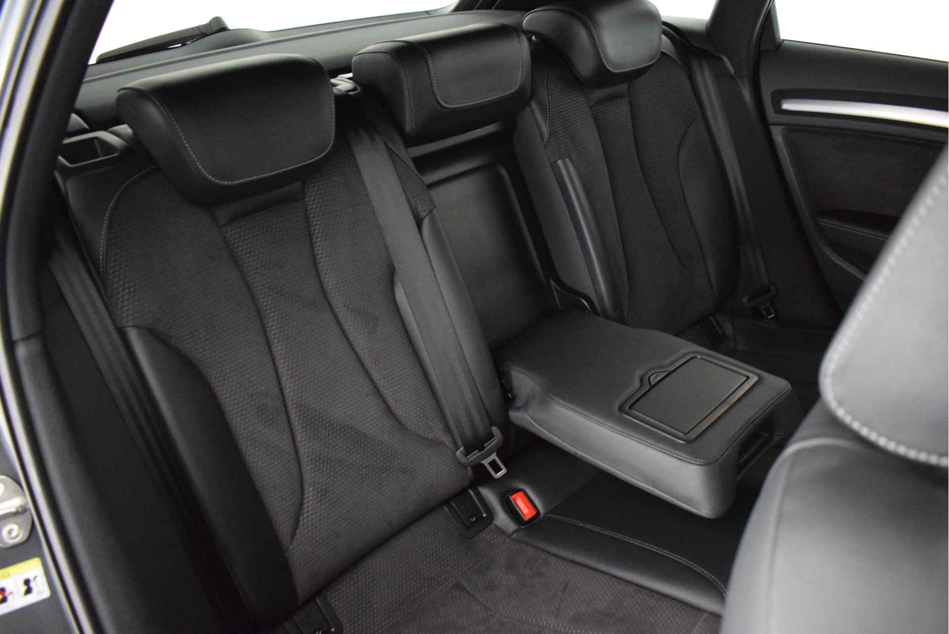 Audi A3 Sportback 1.4 204pk e-tron S-Line Virtual Cockpit Keyless B&O Led Navigatie ACC - 37/52