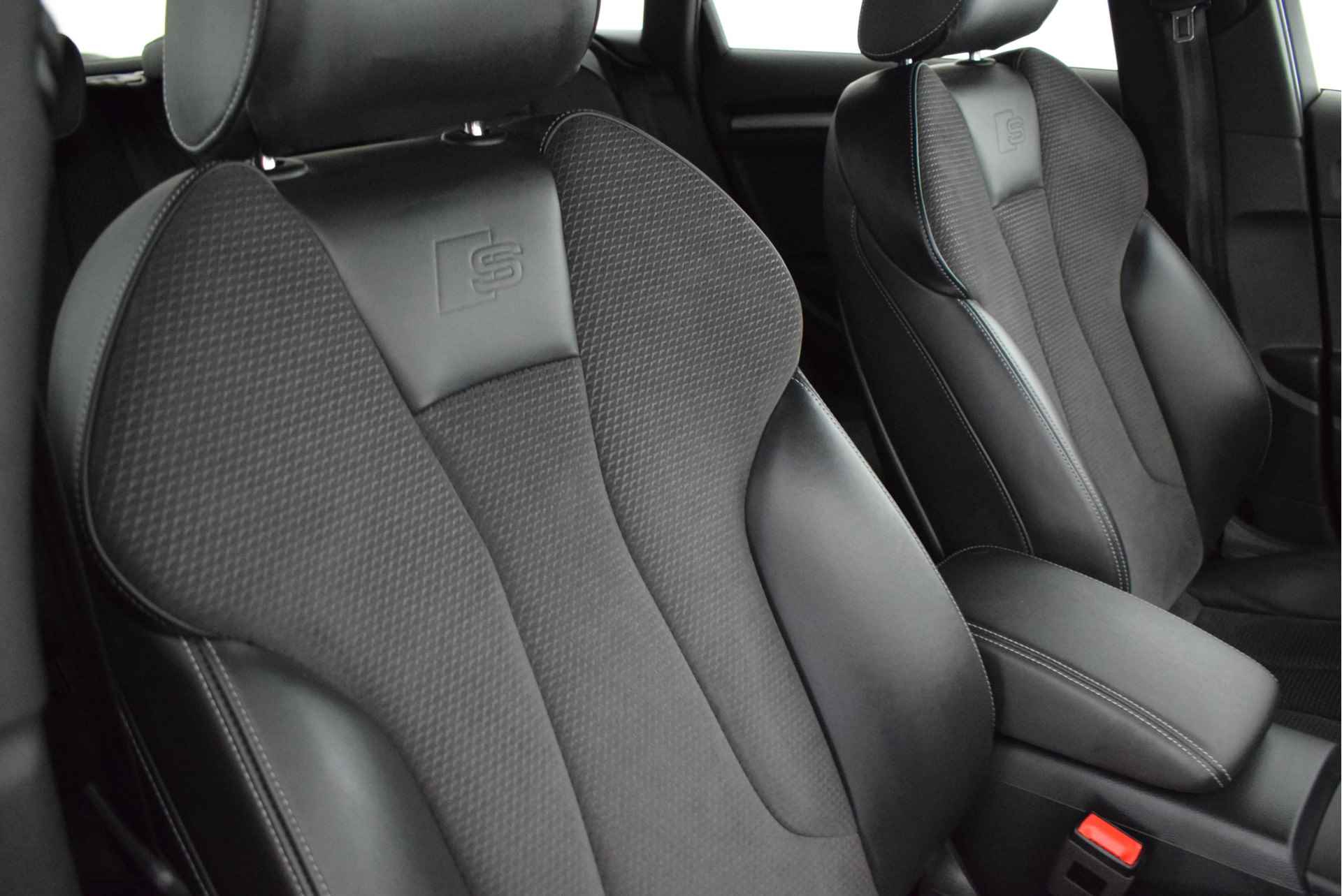 Audi A3 Sportback 1.4 204pk e-tron S-Line Virtual Cockpit Keyless B&O Led Navigatie ACC - 41/52
