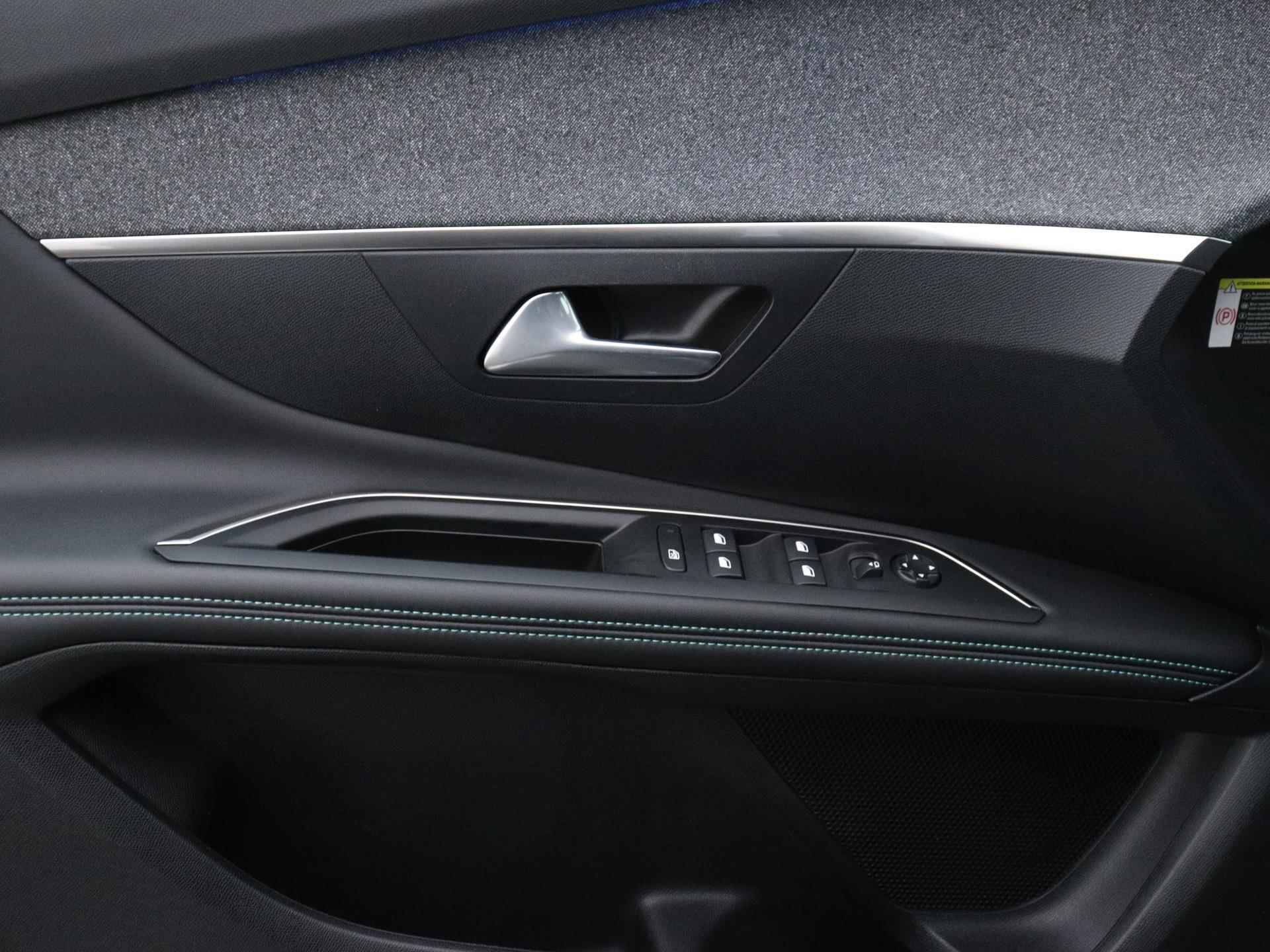 Peugeot 3008 Allure Pack Business 130pk Automaat | Navigatie | Camera | Voorstoelen Verwarmd | Dodehoek Detectie | Licht Metalen Velgen 18" - 25/39