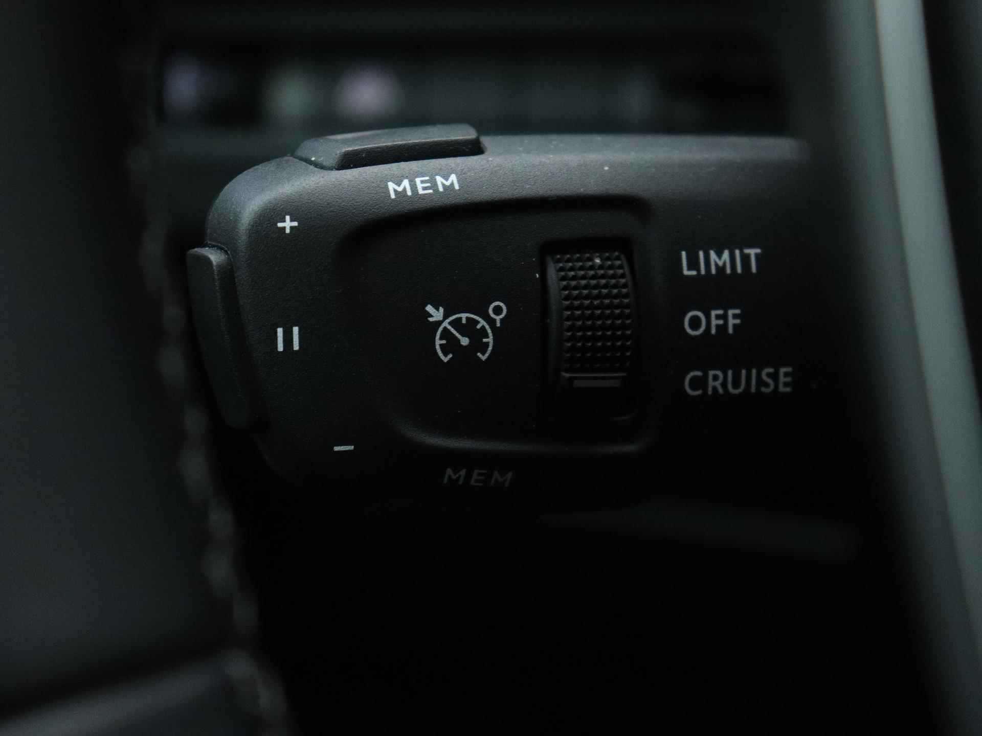 Peugeot 3008 Allure Pack Business 130pk Automaat | Navigatie | Camera | Voorstoelen Verwarmd | Dodehoek Detectie | Licht Metalen Velgen 18" - 28/39