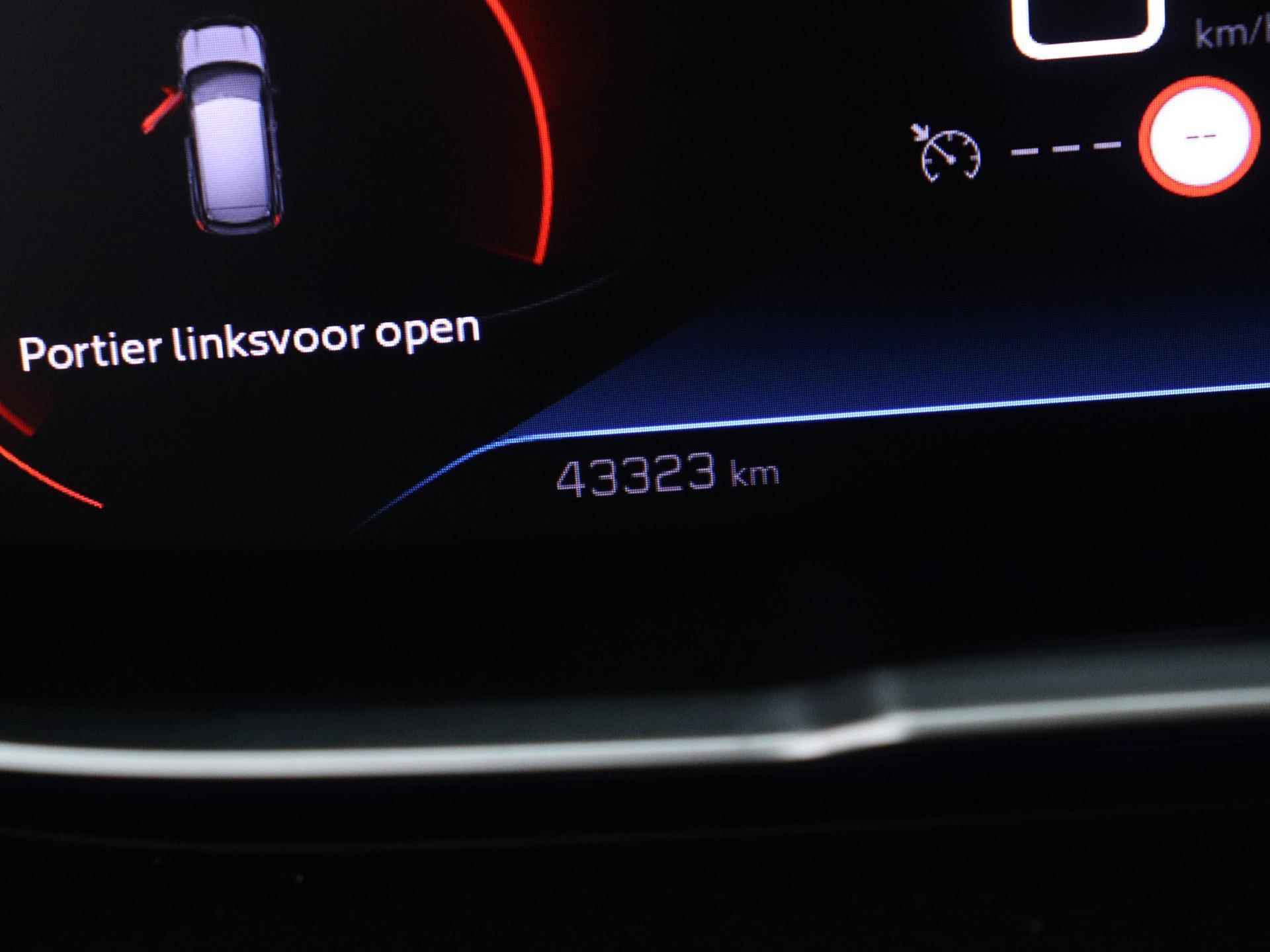 Peugeot 3008 Allure Pack Business 130pk Automaat | Navigatie | Camera | Voorstoelen Verwarmd | Dodehoek Detectie | Licht Metalen Velgen 18" - 31/39