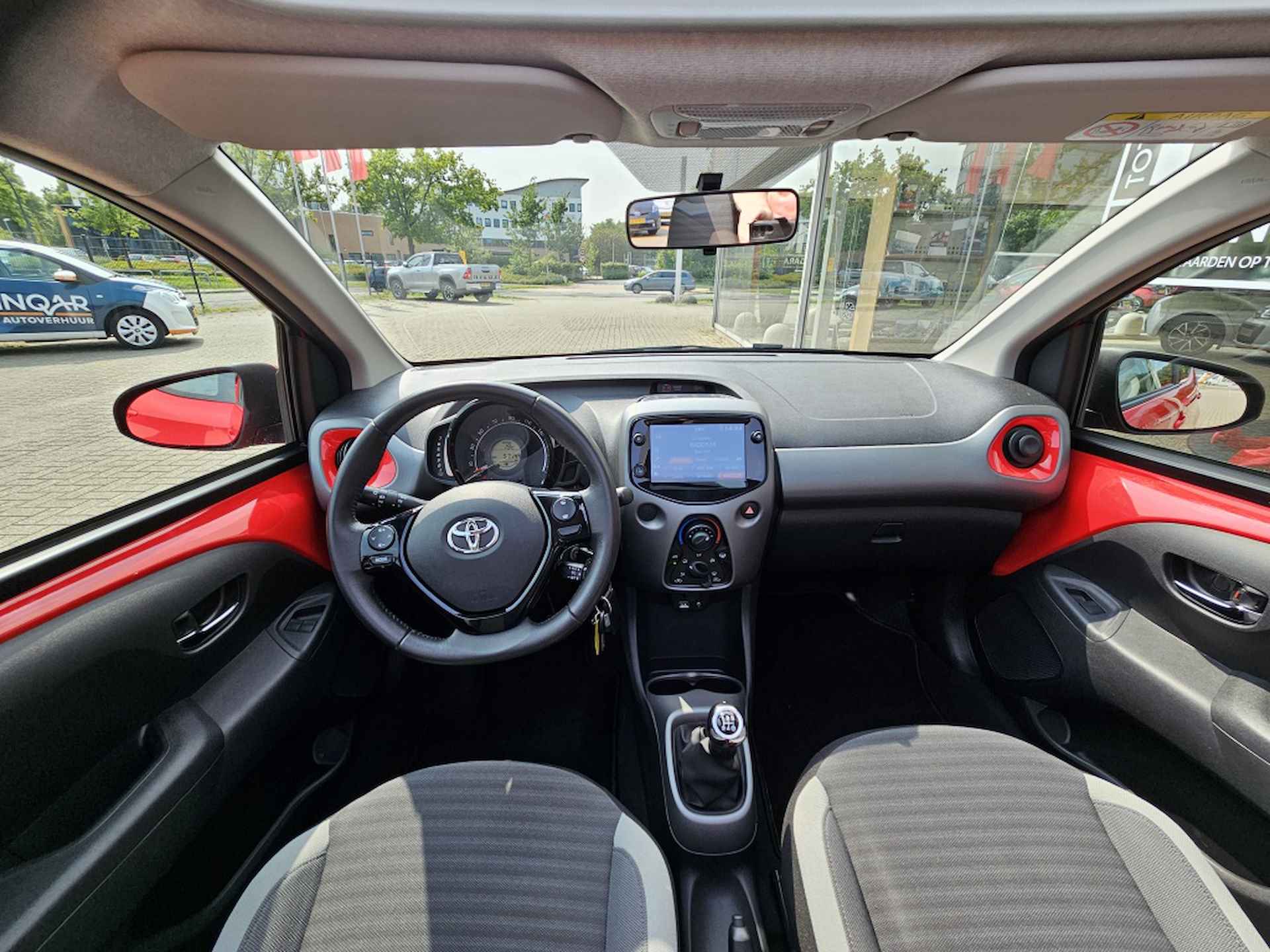 Toyota Aygo 1.0 x-play cabrio NLauto | Dealeronderhouden - 11/17