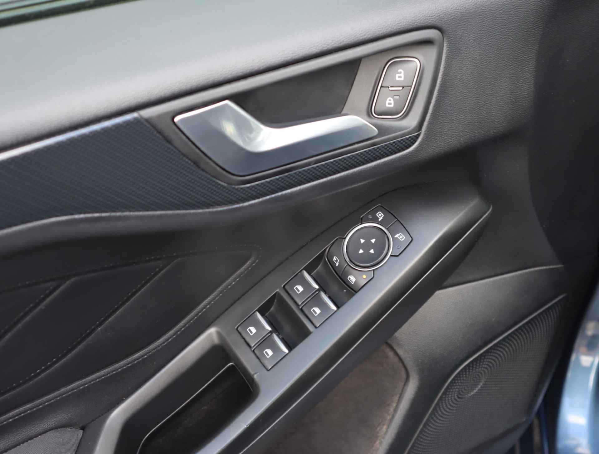 Ford Focus 1.5 EcoBoost ST Line Business 182PK | LED | Stoel, Stuur en Voorruitverwarming | Climate Control | Camera | Keyless | Parkeersensoren | Regensensor | Apple Carplay - 29/60