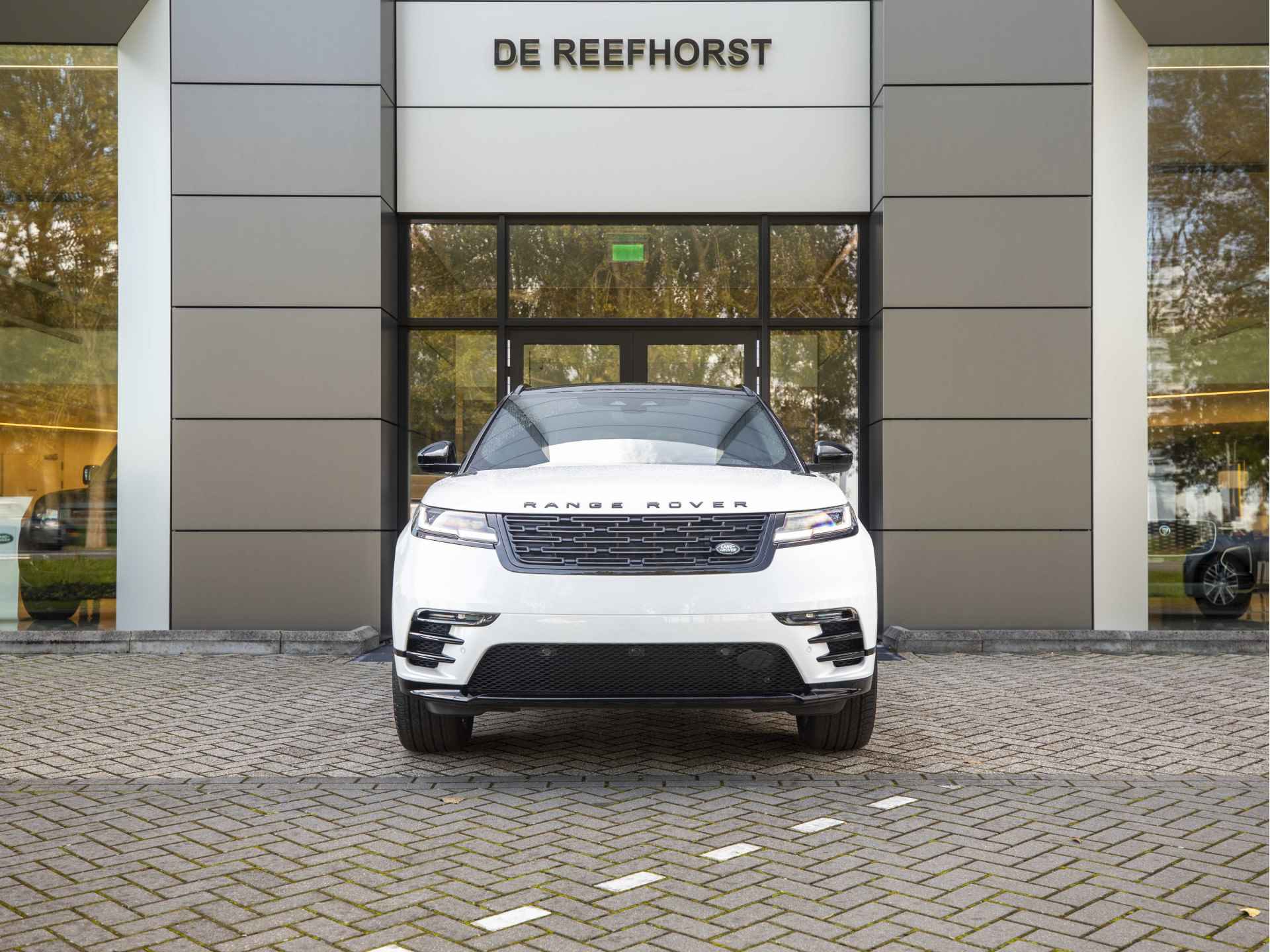 Land Rover Range Rover Velar P400e 404pk AWD Dynamic HSE PHEV | Ostuni White | Head-up Display | Black Pack | Ambiance Verlichting | Stoelventilatie - 4/55