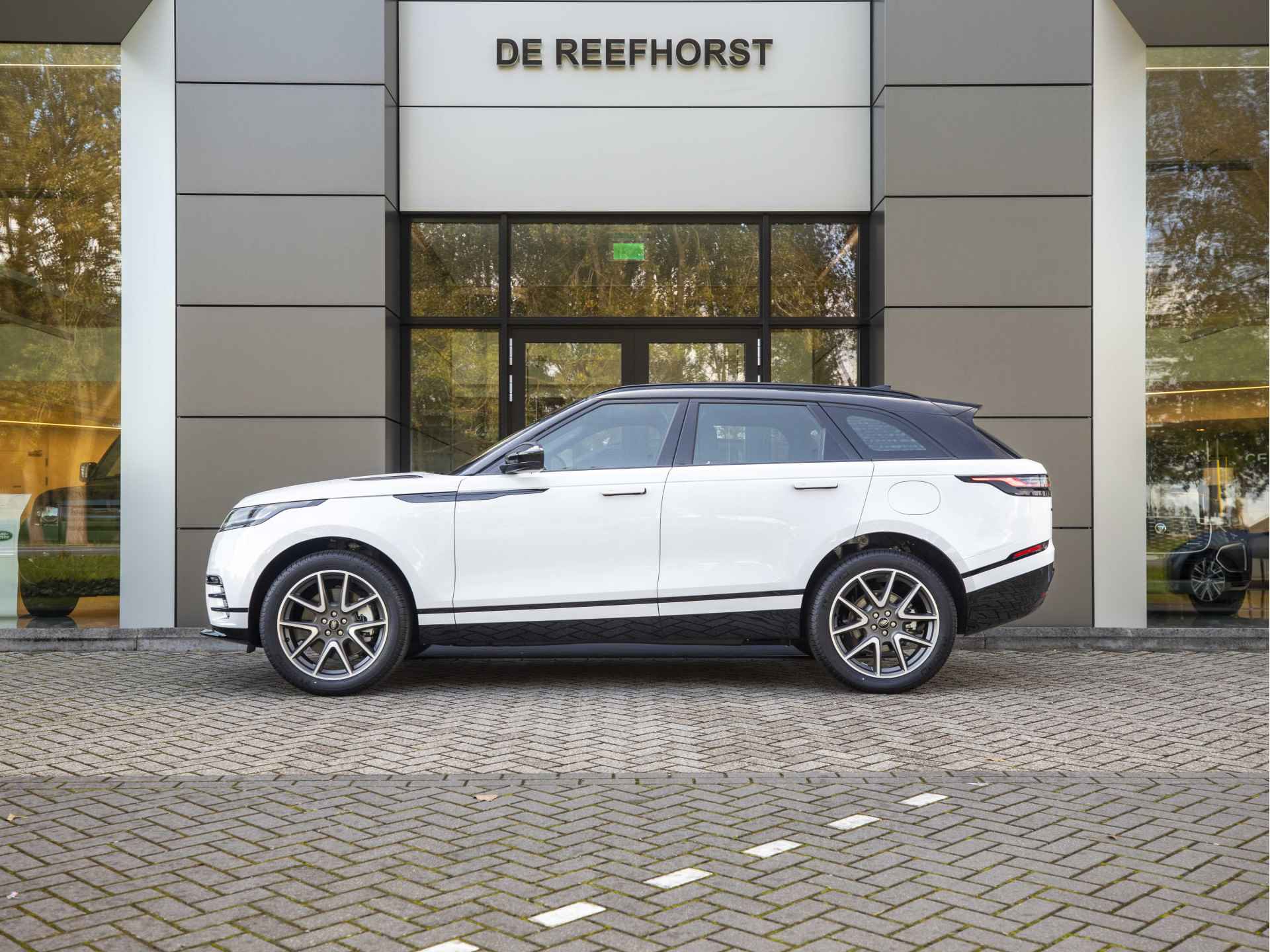 Land Rover Range Rover Velar P400e 404pk AWD Dynamic HSE PHEV | Ostuni White | Head-up Display | Black Pack | Ambiance Verlichting | Stoelventilatie - 8/55