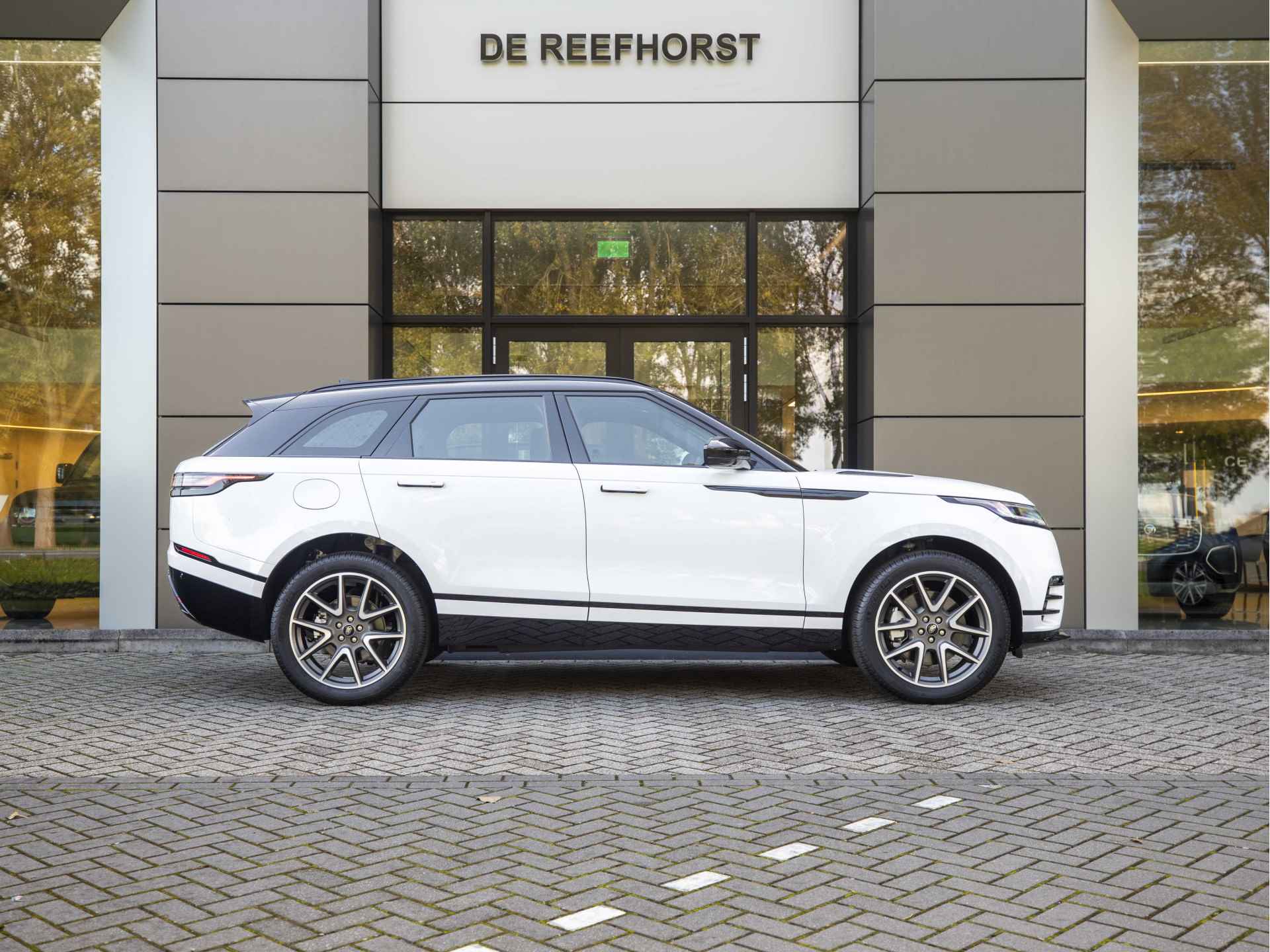 Land Rover Range Rover Velar P400e 404pk AWD Dynamic HSE PHEV | Ostuni White | Head-up Display | Black Pack | Ambiance Verlichting | Stoelventilatie - 12/55