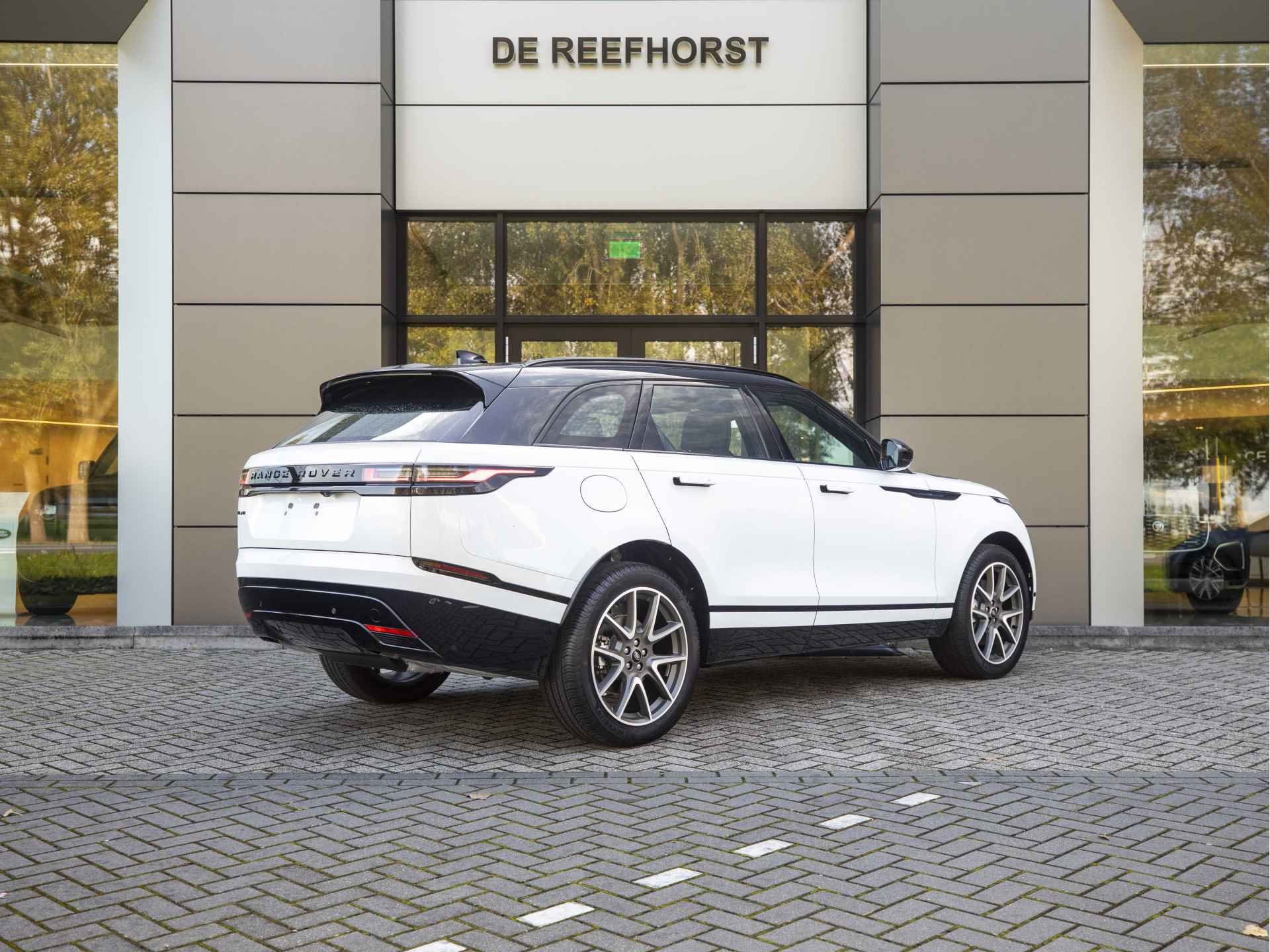 Land Rover Range Rover Velar P400e 404pk AWD Dynamic HSE PHEV | Ostuni White | Head-up Display | Black Pack | Ambiance Verlichting | Stoelventilatie - 14/55