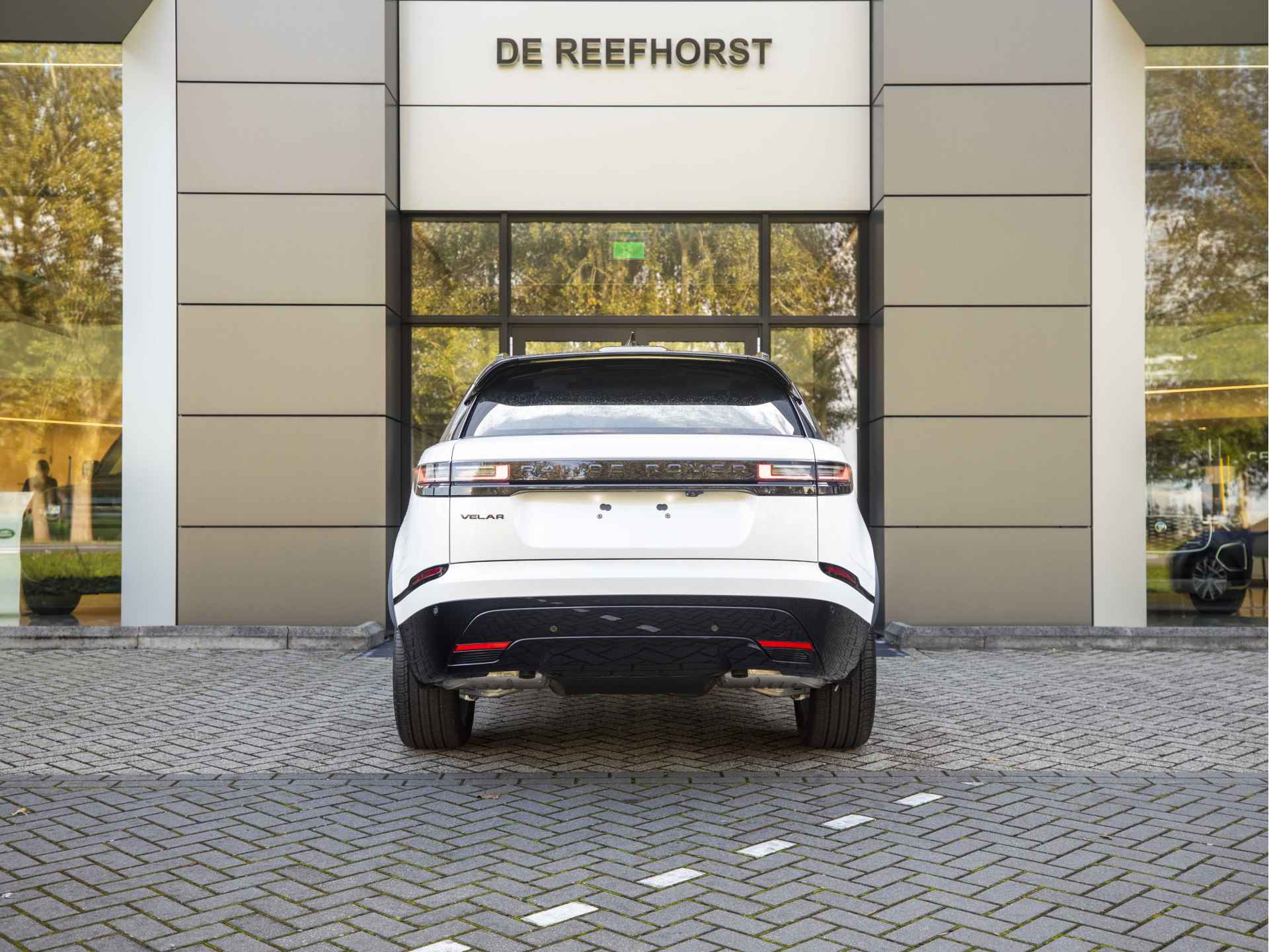 Land Rover Range Rover Velar P400e 404pk AWD Dynamic HSE PHEV | Ostuni White | Head-up Display | Black Pack | Ambiance Verlichting | Stoelventilatie - 15/55